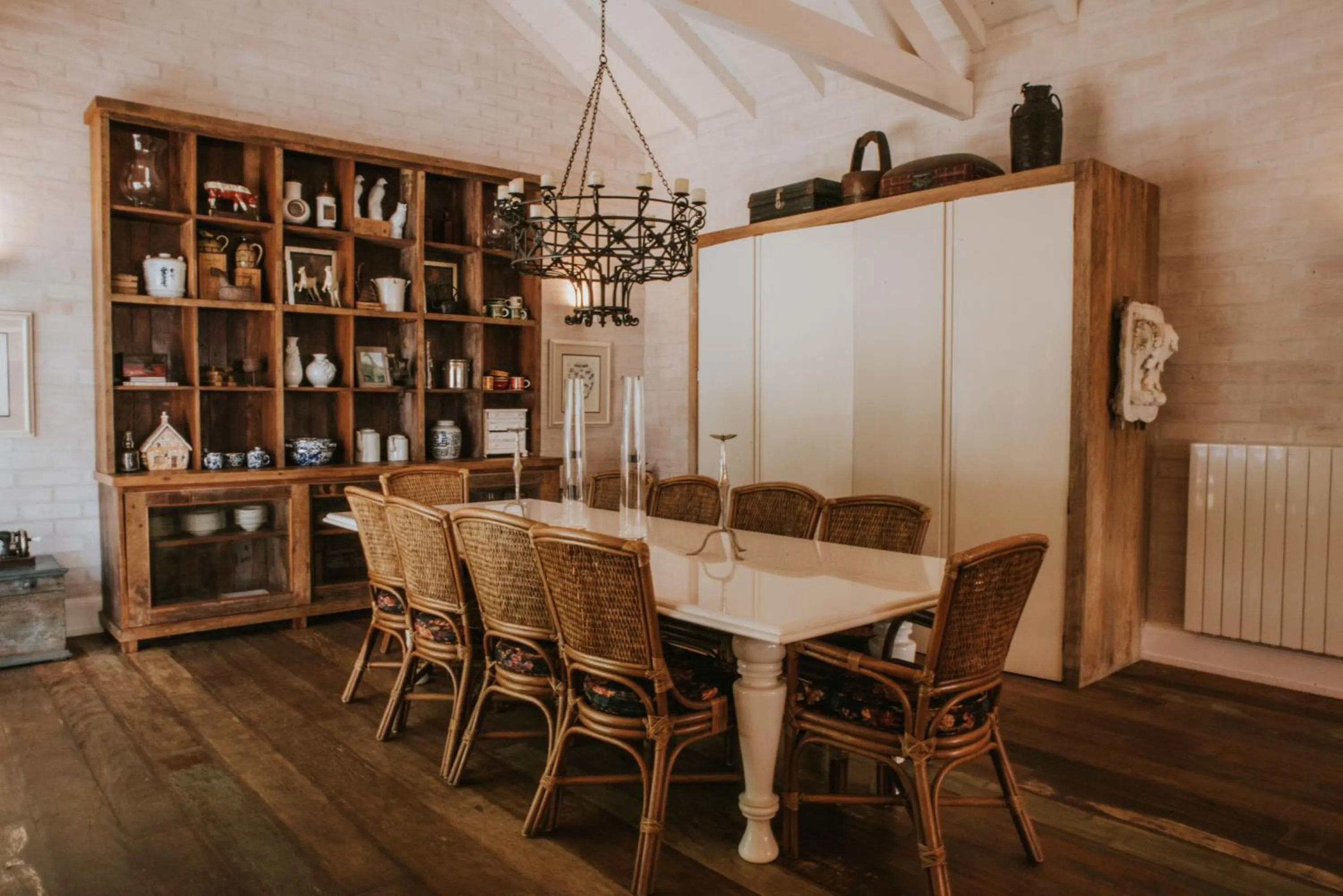 Restaurant/places to eat in Roots Resort