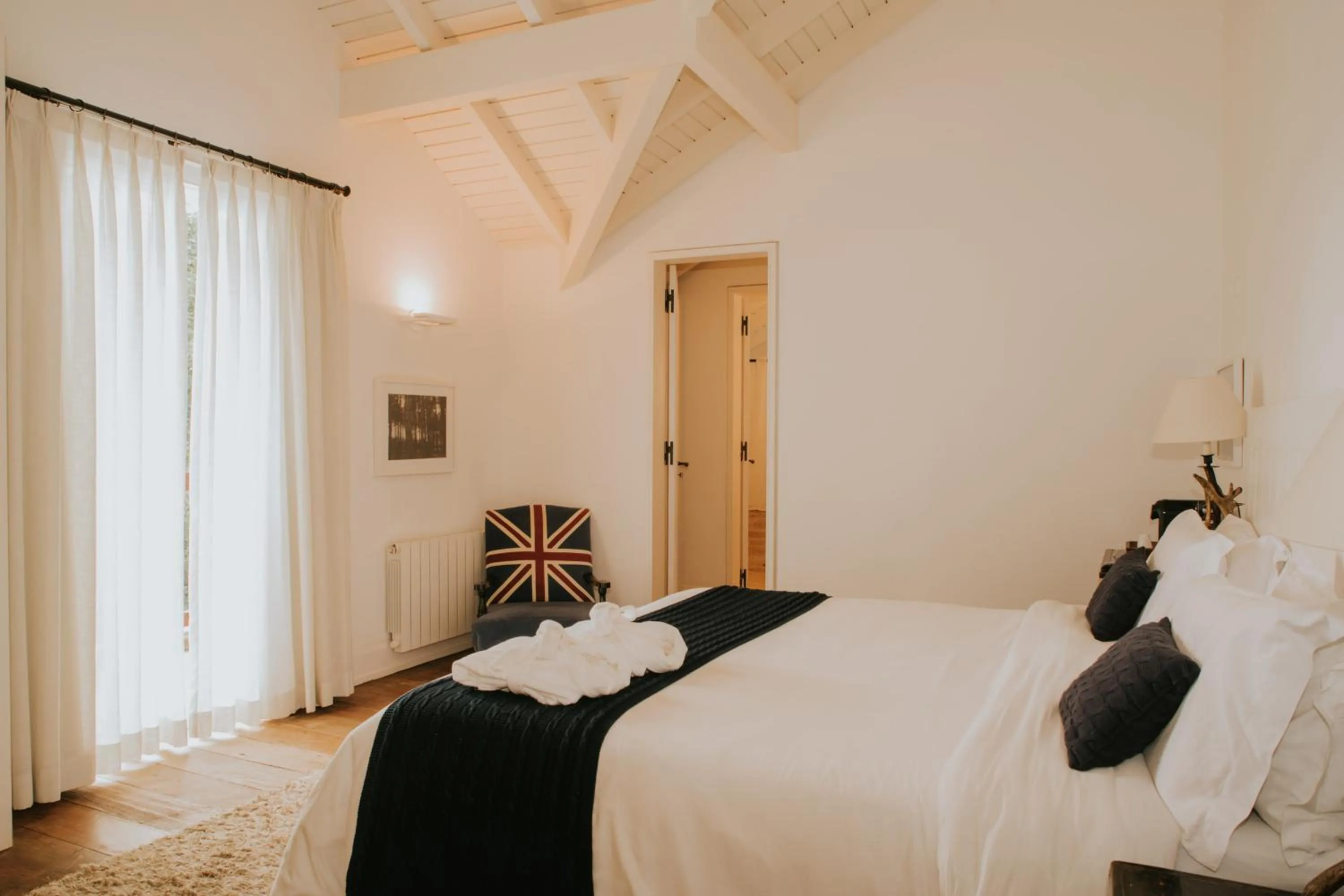 Bedroom, Bed in Roots Resort