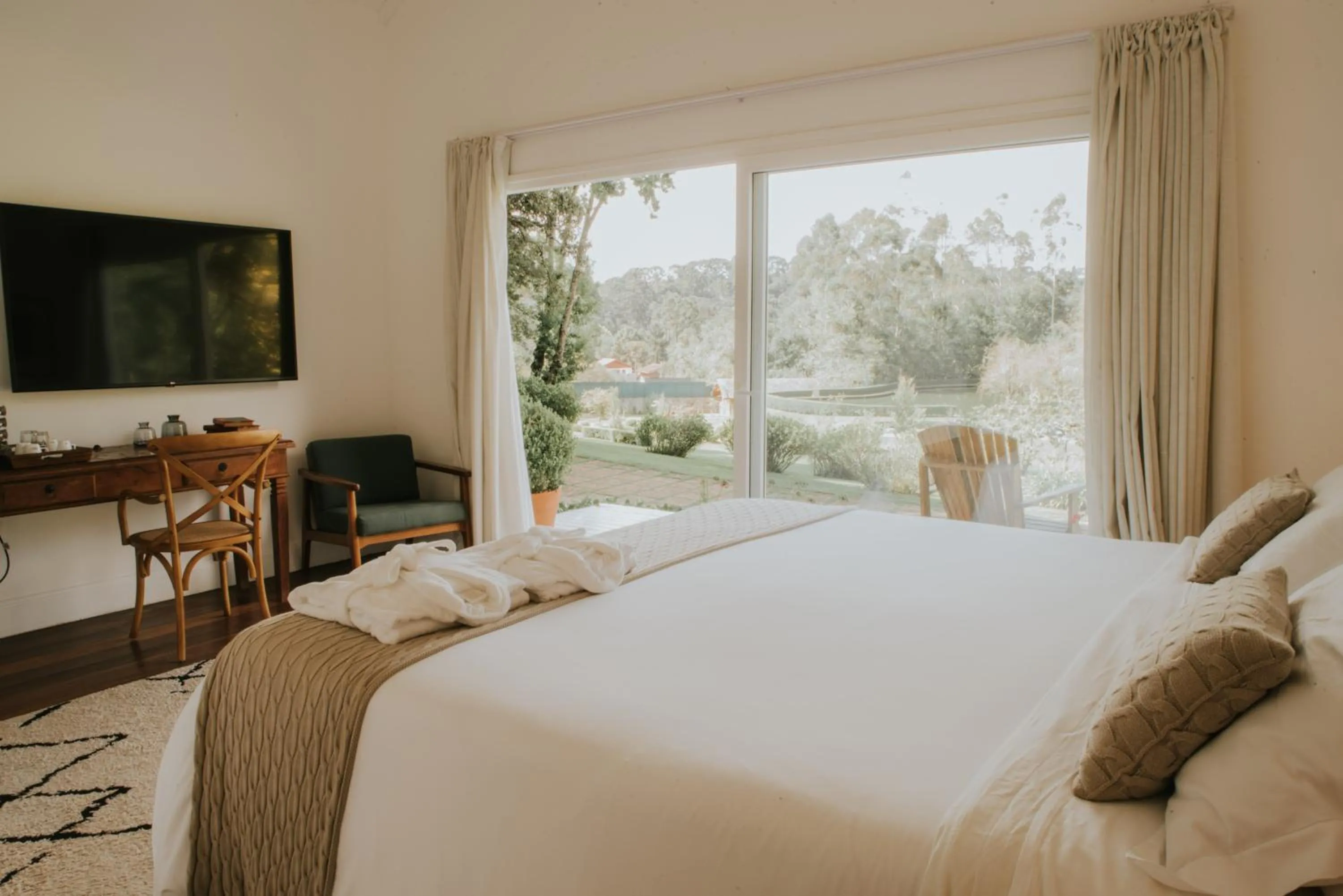 TV and multimedia, Bed in Roots Resort