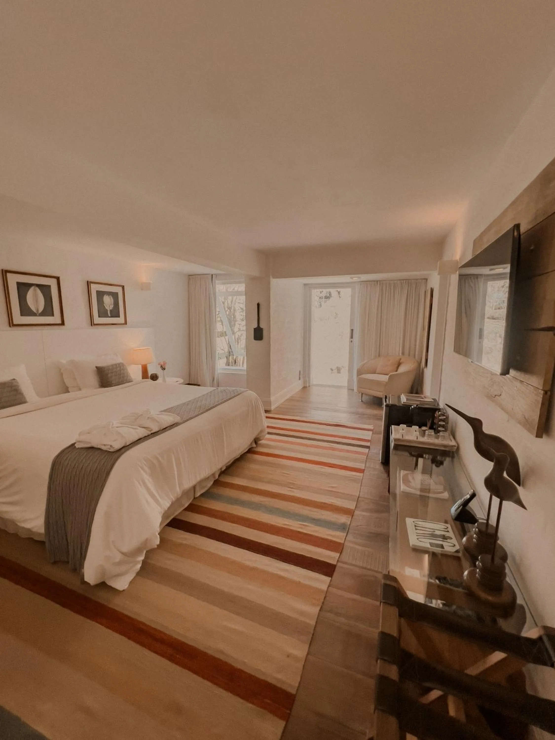 Bedroom, Bed in Roots Resort