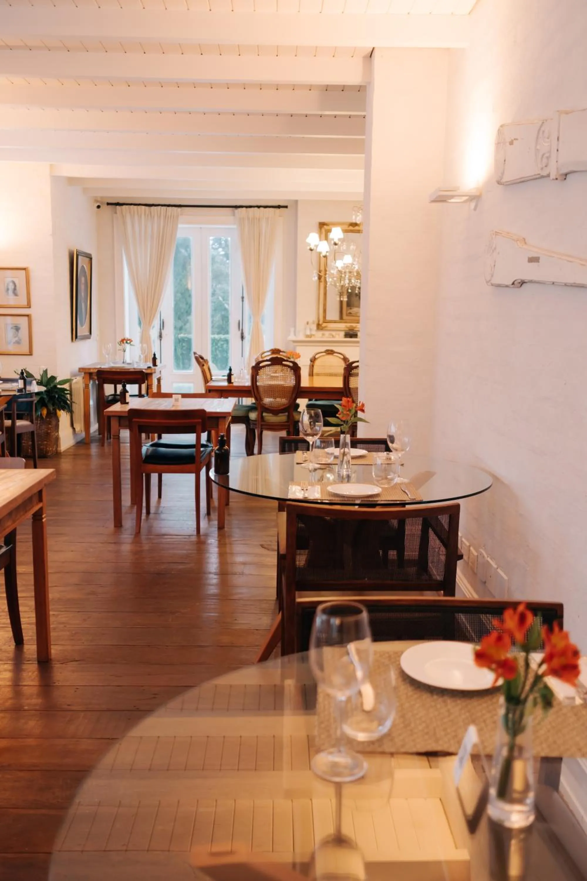 Restaurant/places to eat in Roots Resort
