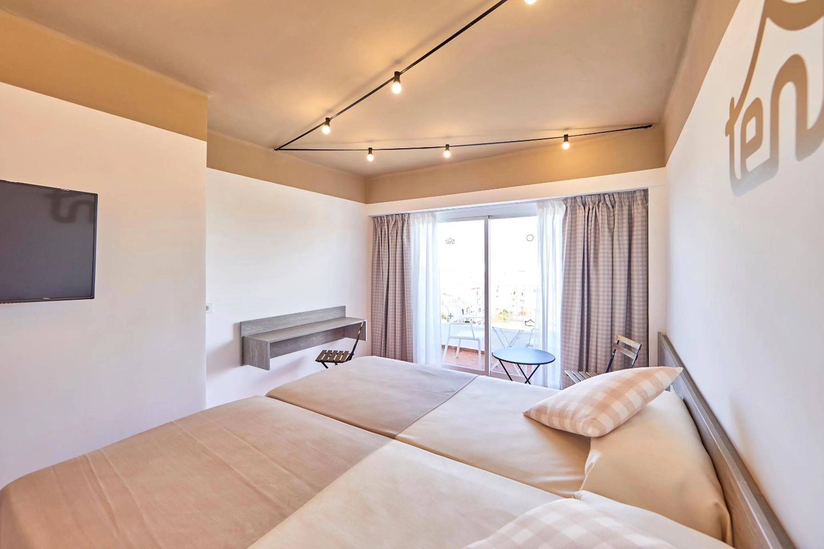 Photo of the whole room, Bed in tent Playa de Palma