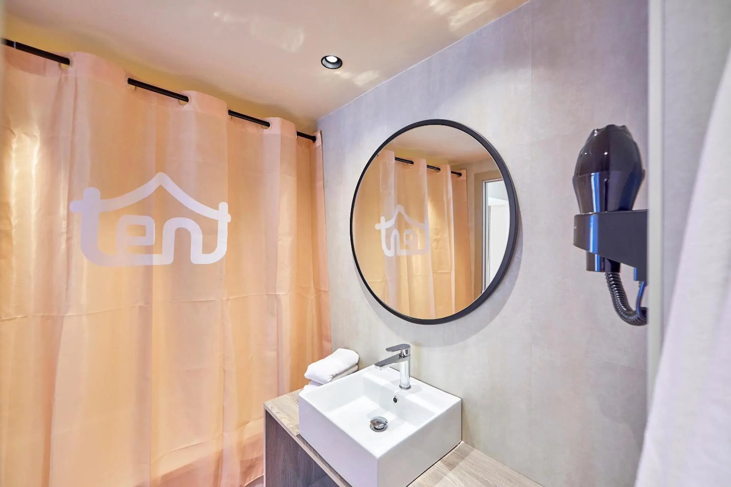 Single Room - Unlimited Brunch in tent Playa de Palma Single Room - Unlimited Brunch in tent Playa de Palma