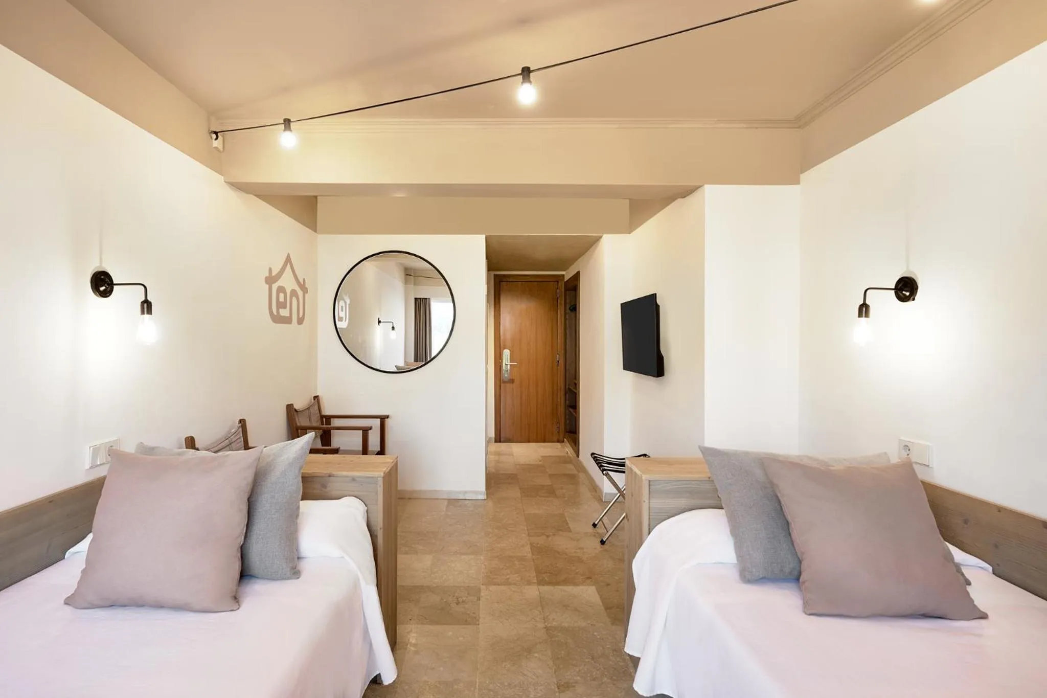 Photo of the whole room, Bed in tent Capi Playa