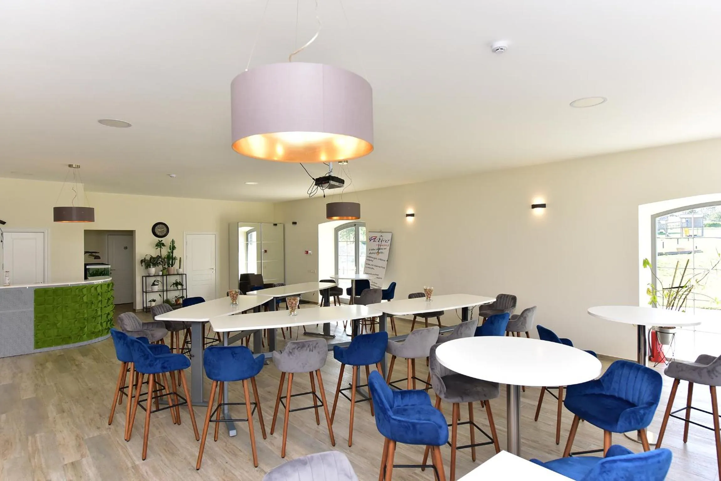 Restaurant/places to eat in Auroradream