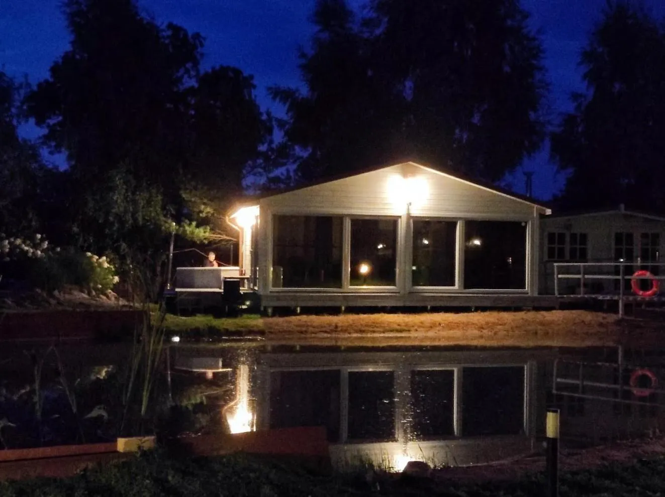 Hot Tub in Auroradream