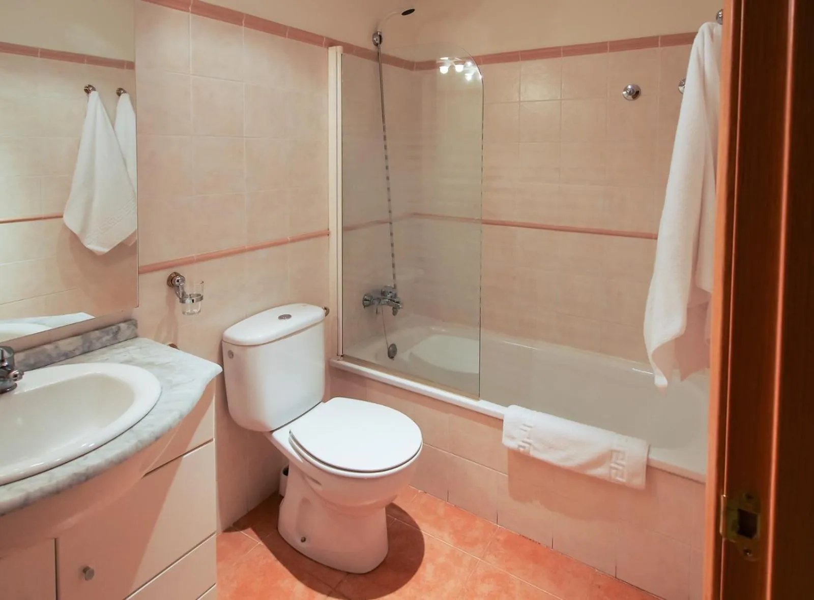Bathroom in Apartamentos Rurales Altuzarra
