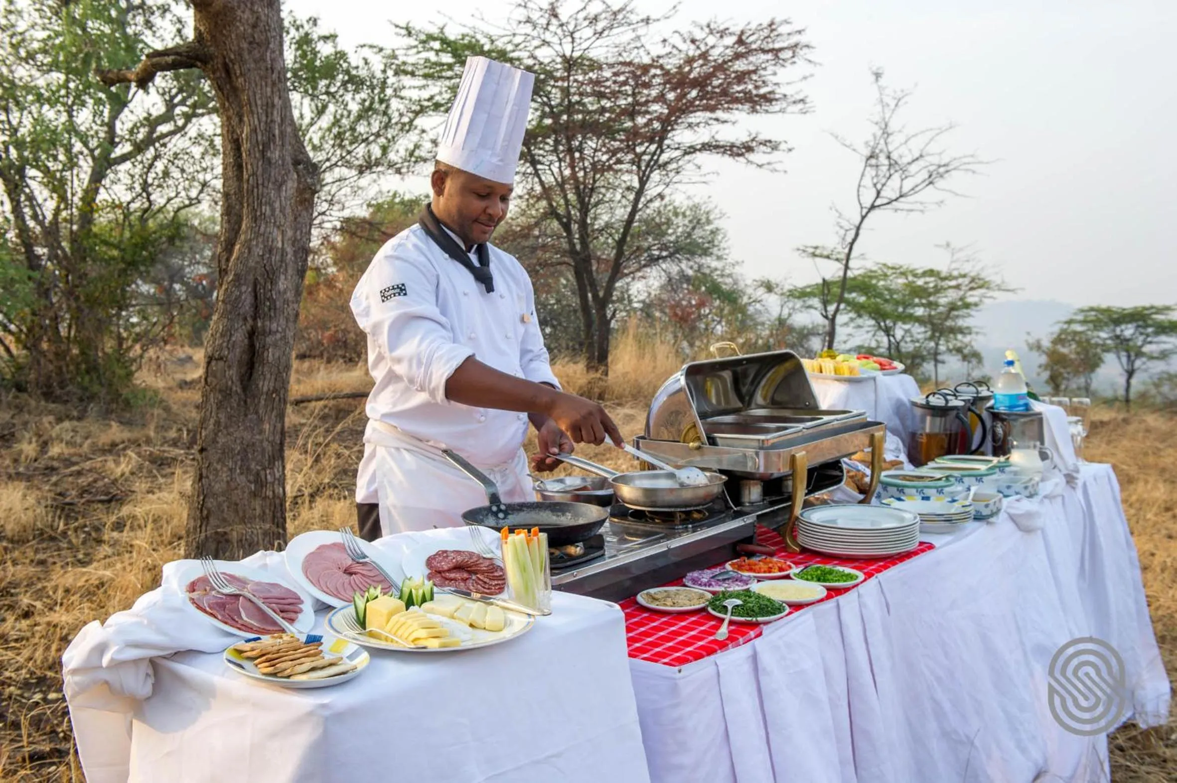 Restaurant/places to eat in Kirawira Serena Camp