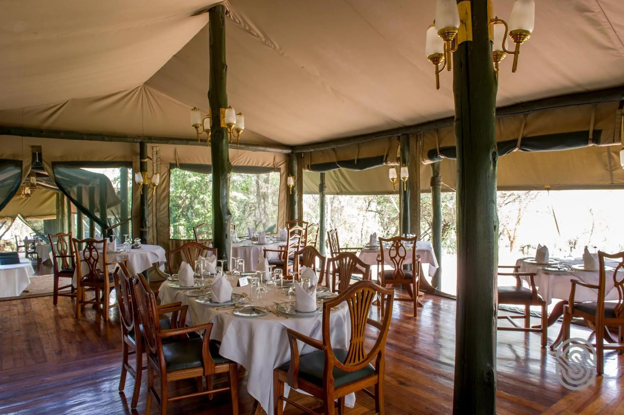 Restaurant/places to eat in Kirawira Serena Camp