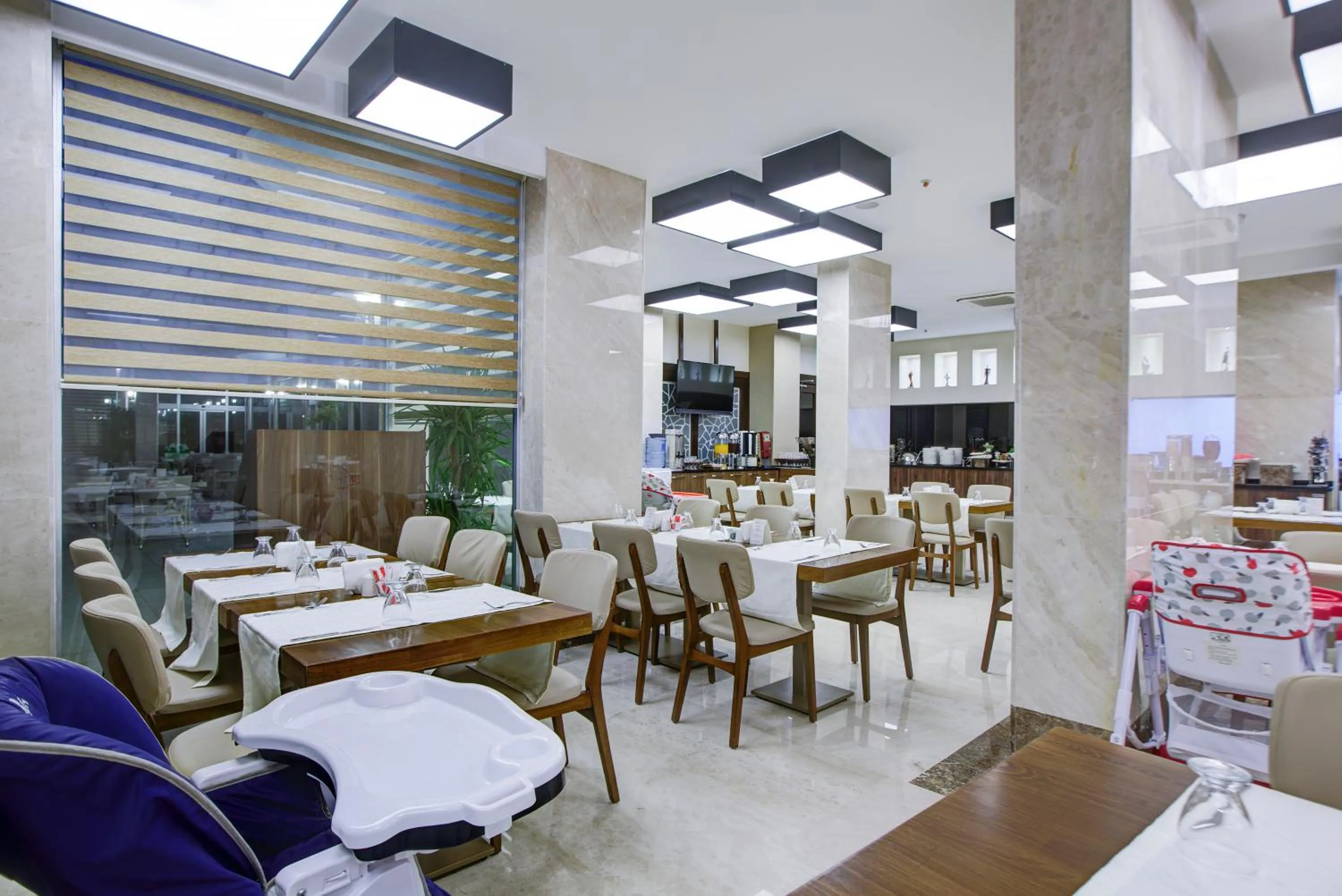 Restaurant/places to eat in Marpessa Blue Beach Resort & SPA Hotel