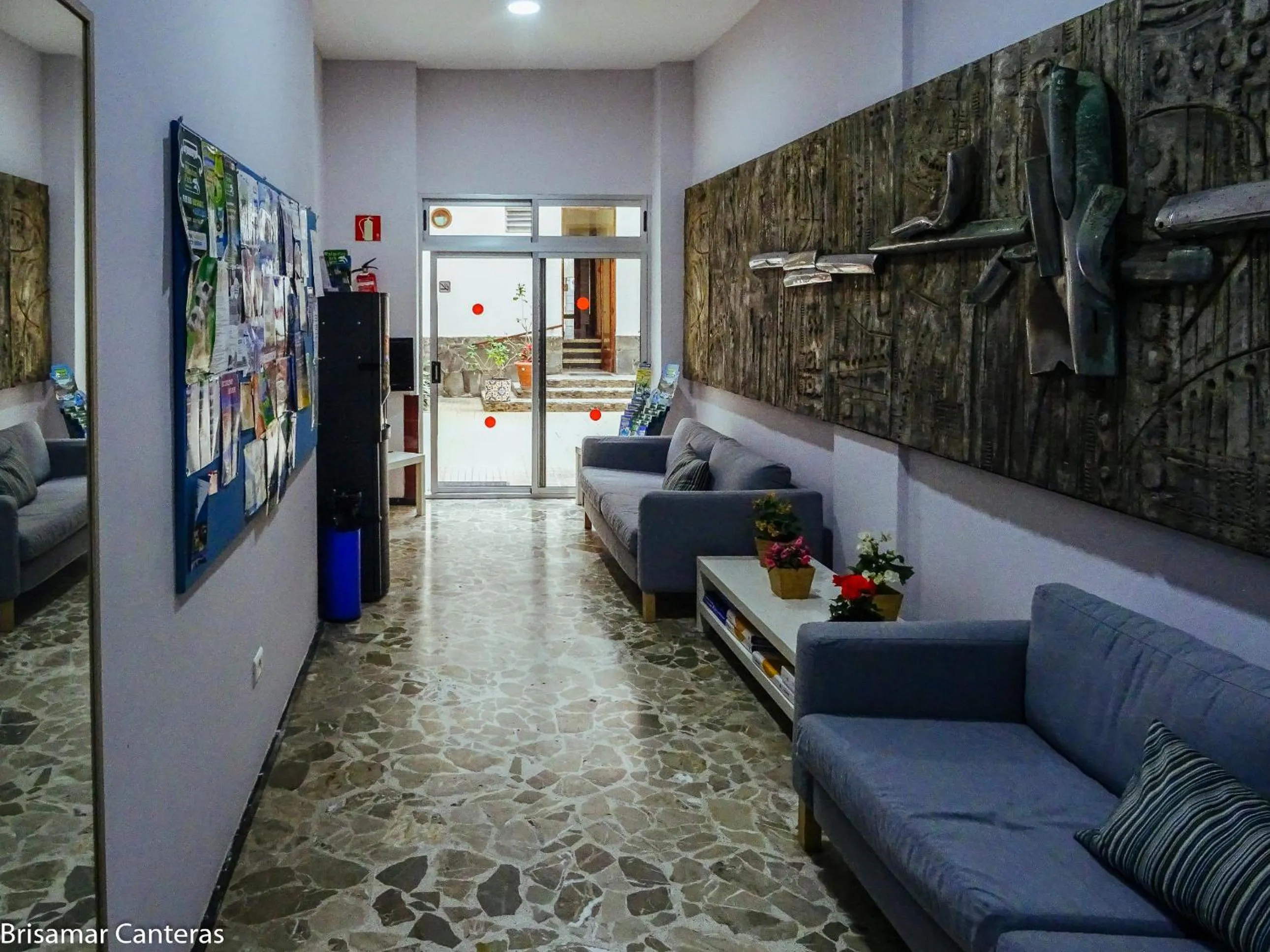 Communal lounge/ TV room in Brisamar Canteras