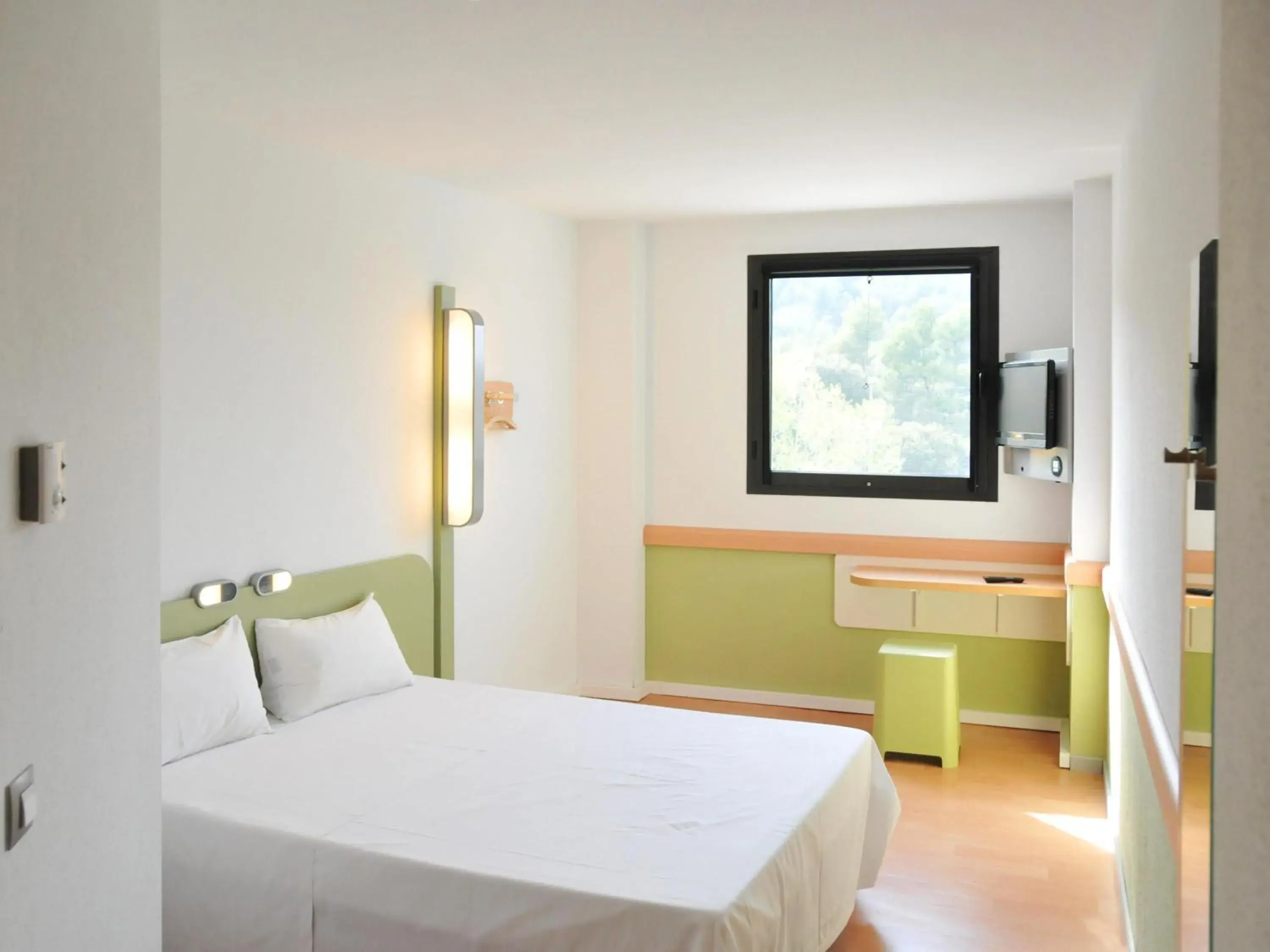Bedroom, Bed in Ibis Budget Girona Costa Brava Bedroom, Bed in Ibis Budget Girona Costa Brava
