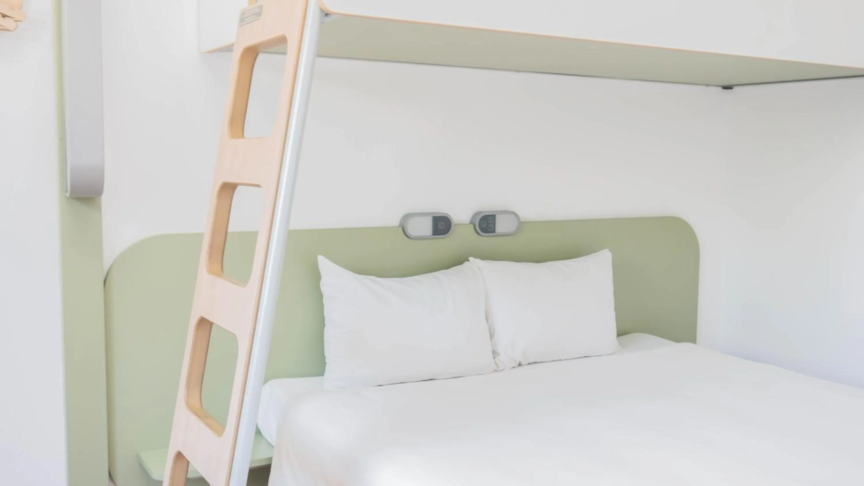 Bed in Ibis Budget Girona Costa Brava