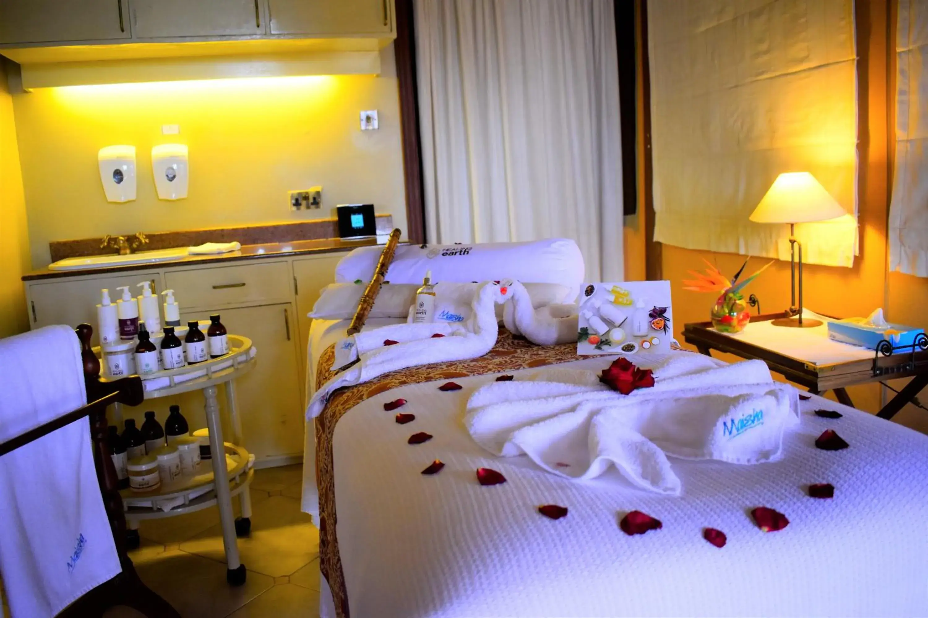 Massage, Bed in Lake Elmenteita Serena Camp Massage, Bed in Lake Elmenteita Serena Camp