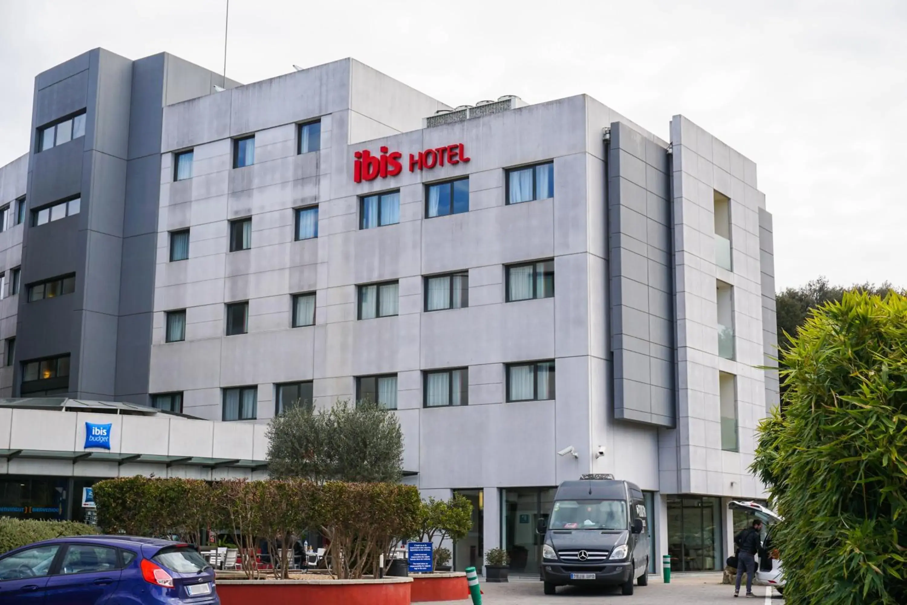 Property building in Ibis Girona Property building in Ibis Girona