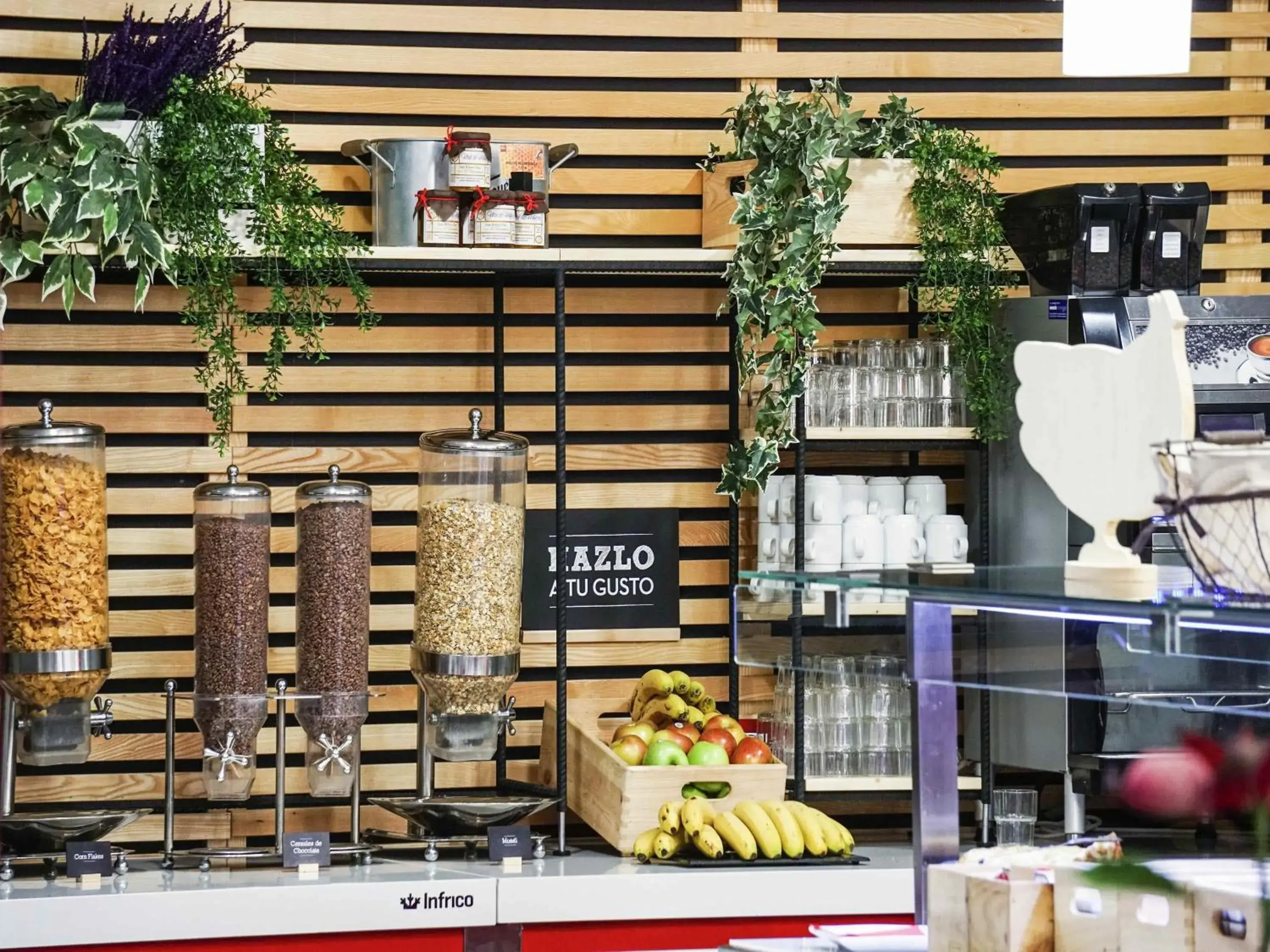 Property building in Ibis Girona Property building in Ibis Girona