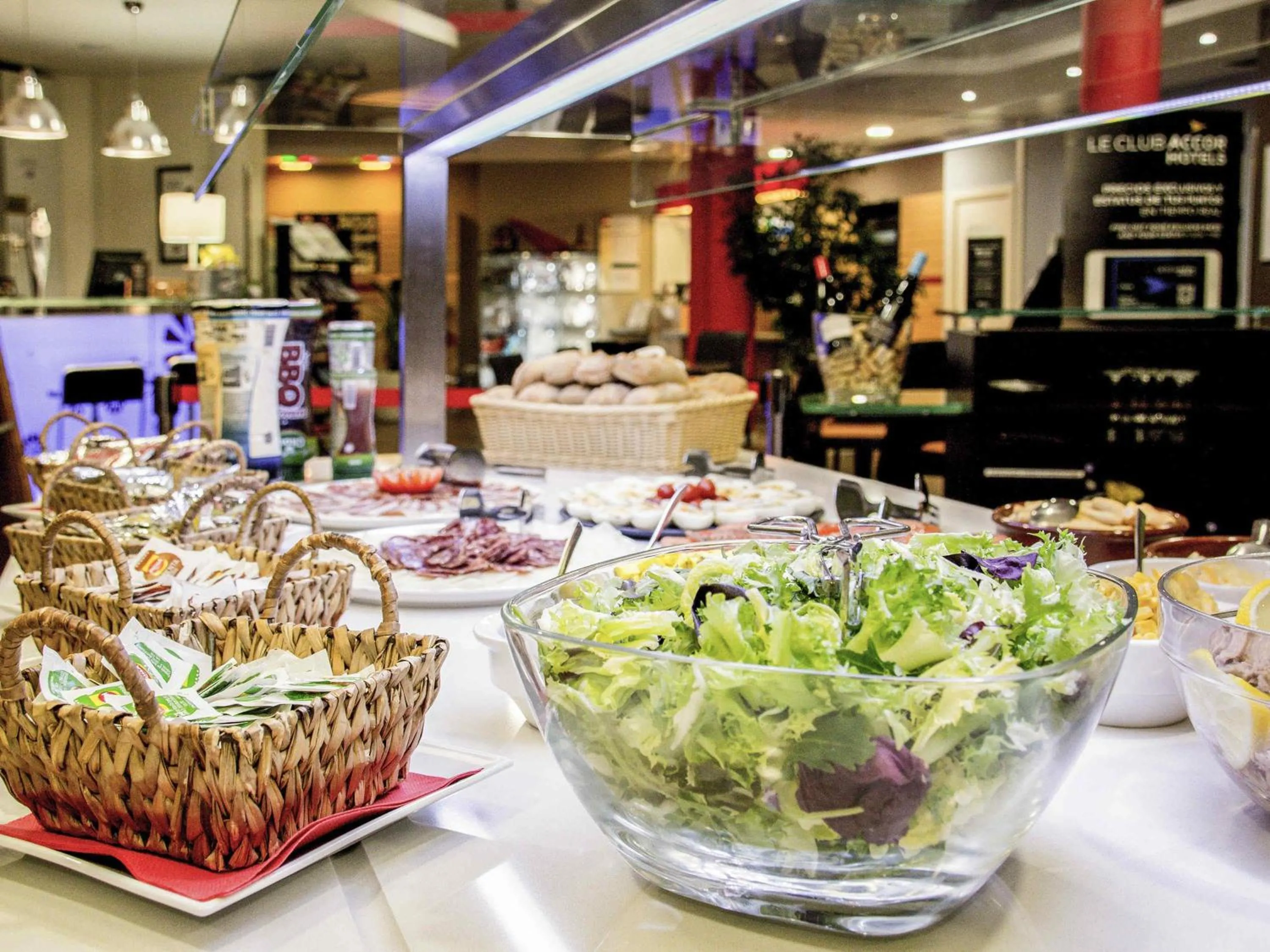 Restaurant/places to eat in Ibis Girona