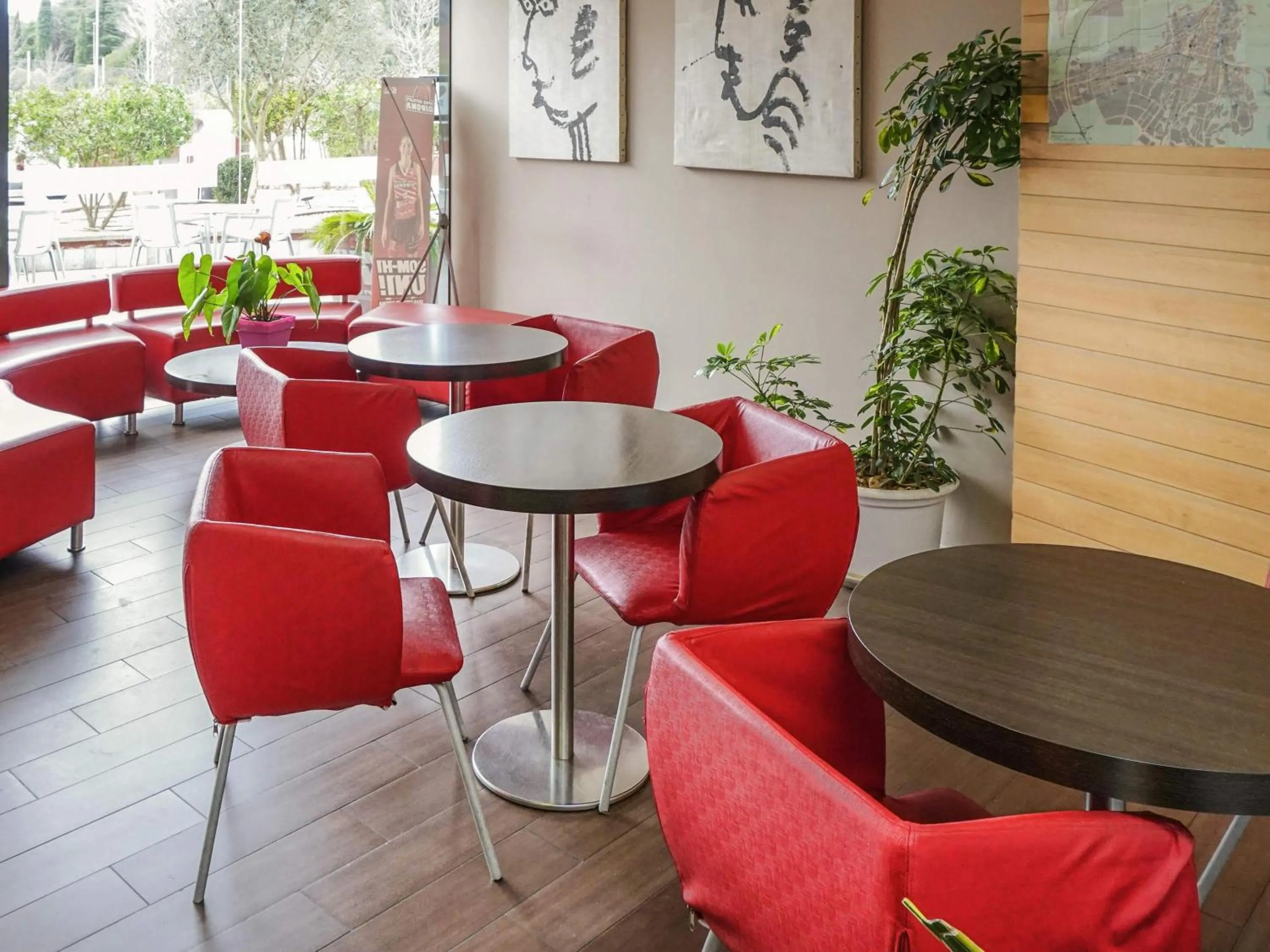 Lounge or bar in Ibis Girona
