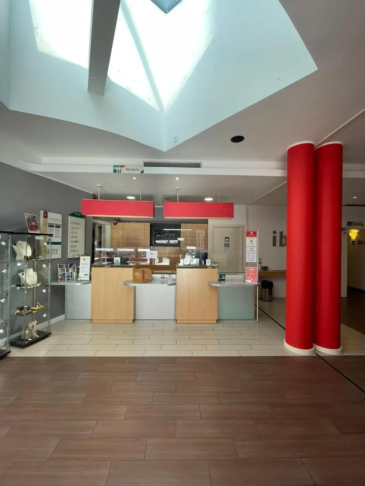 Lobby or reception in Ibis Girona Lobby or reception in Ibis Girona