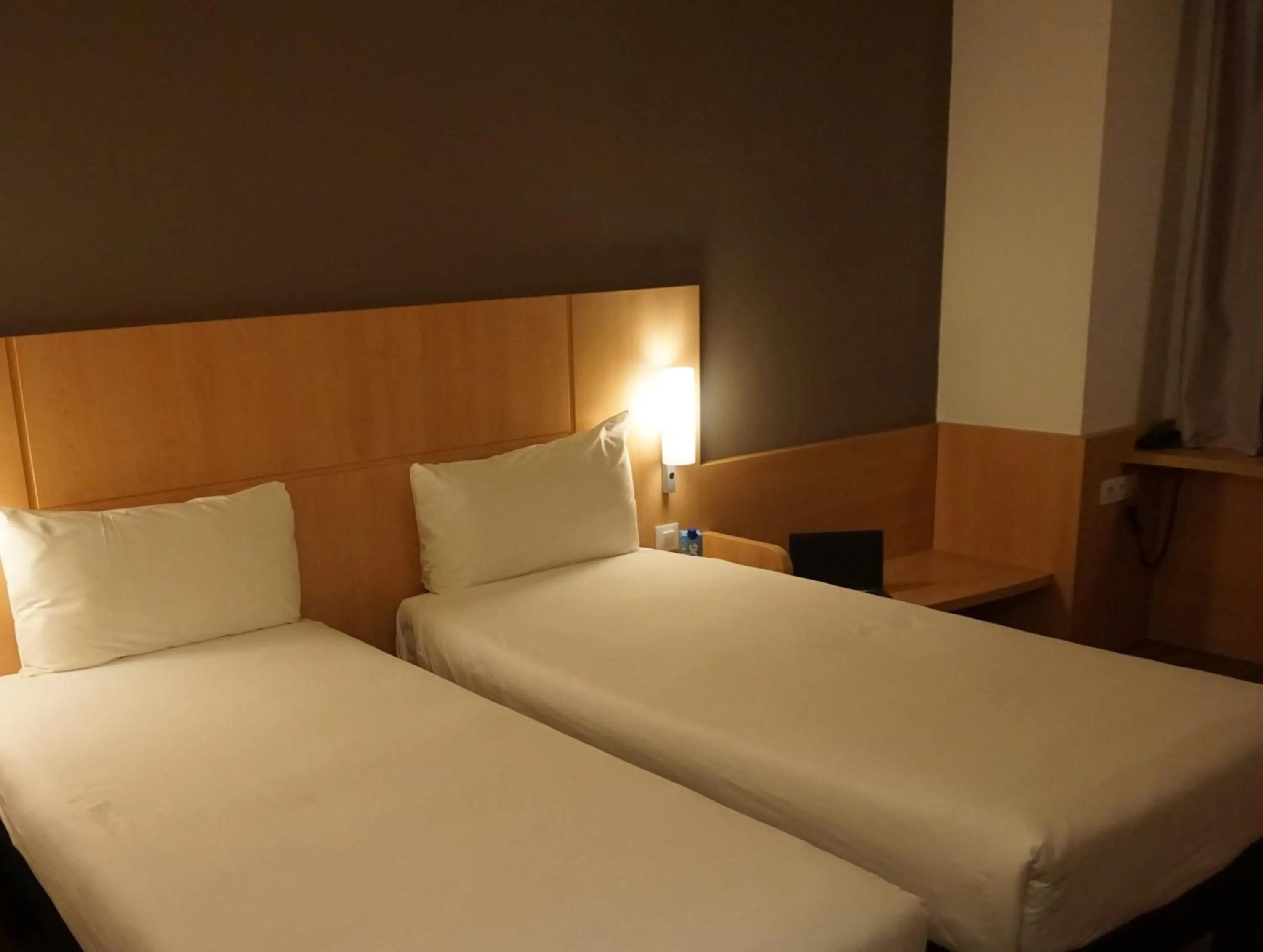Bed in Ibis Girona