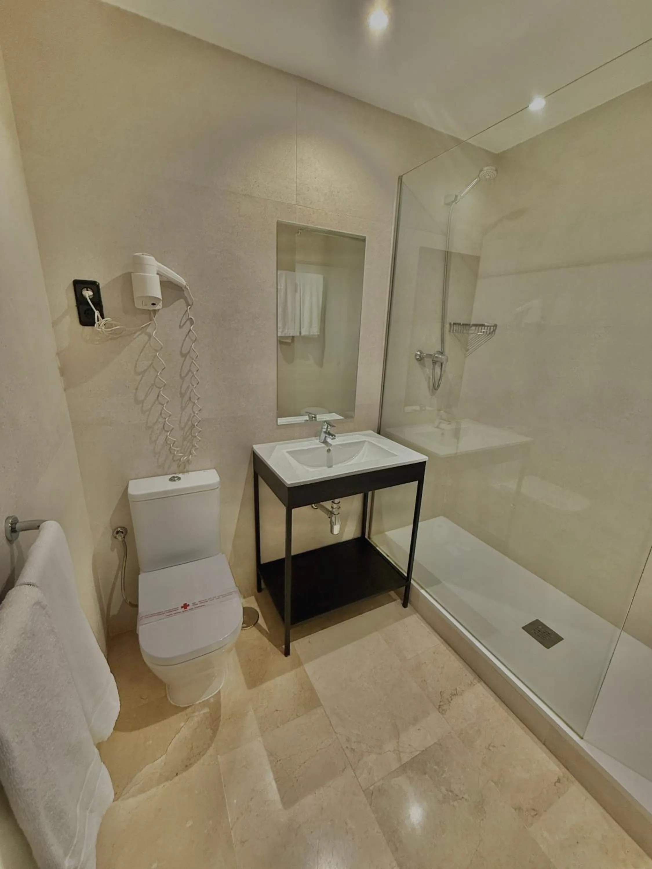 Shower in Hotel Ciudad de Navalcarnero