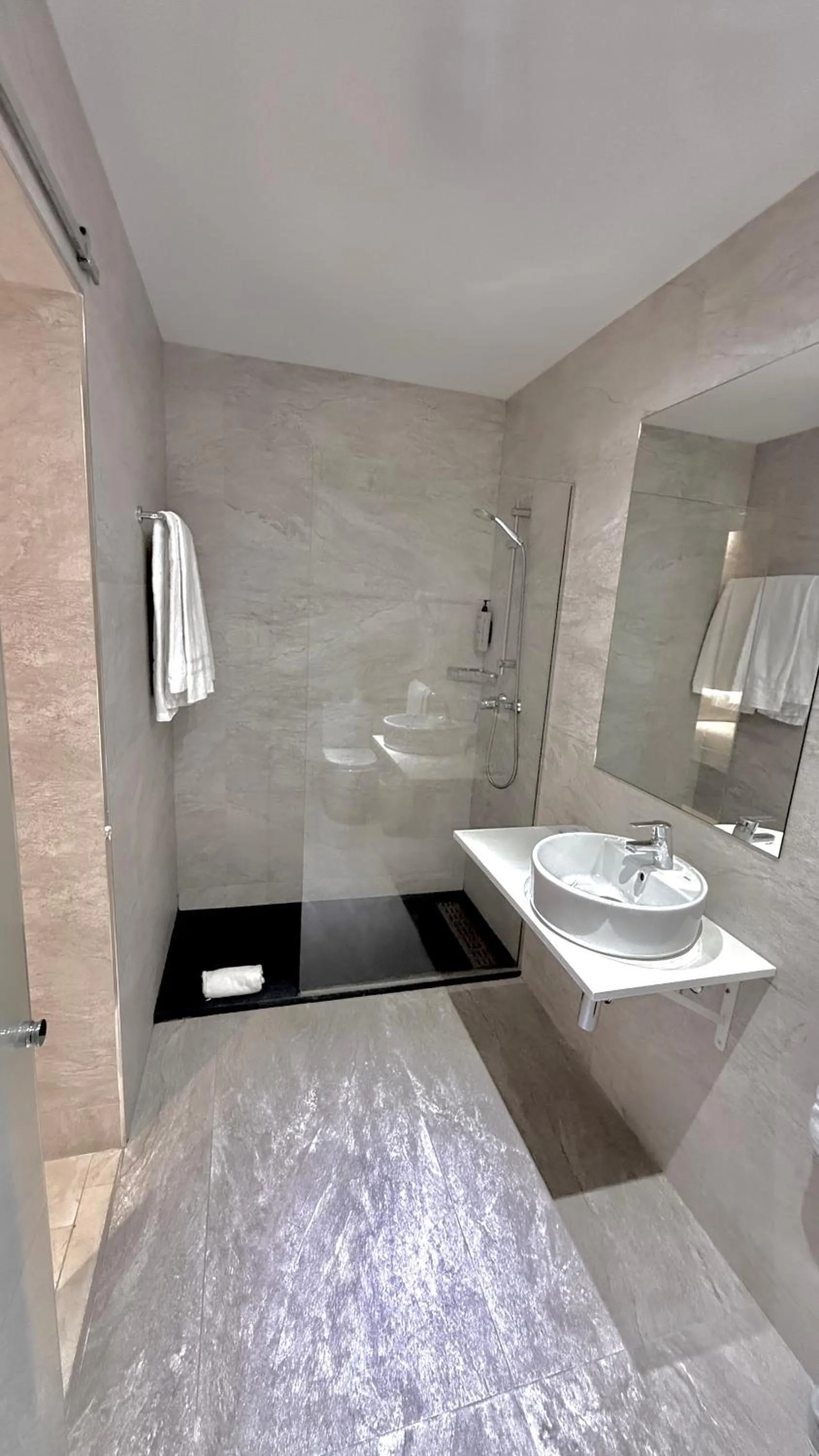 Shower in Hotel Ciudad de Navalcarnero