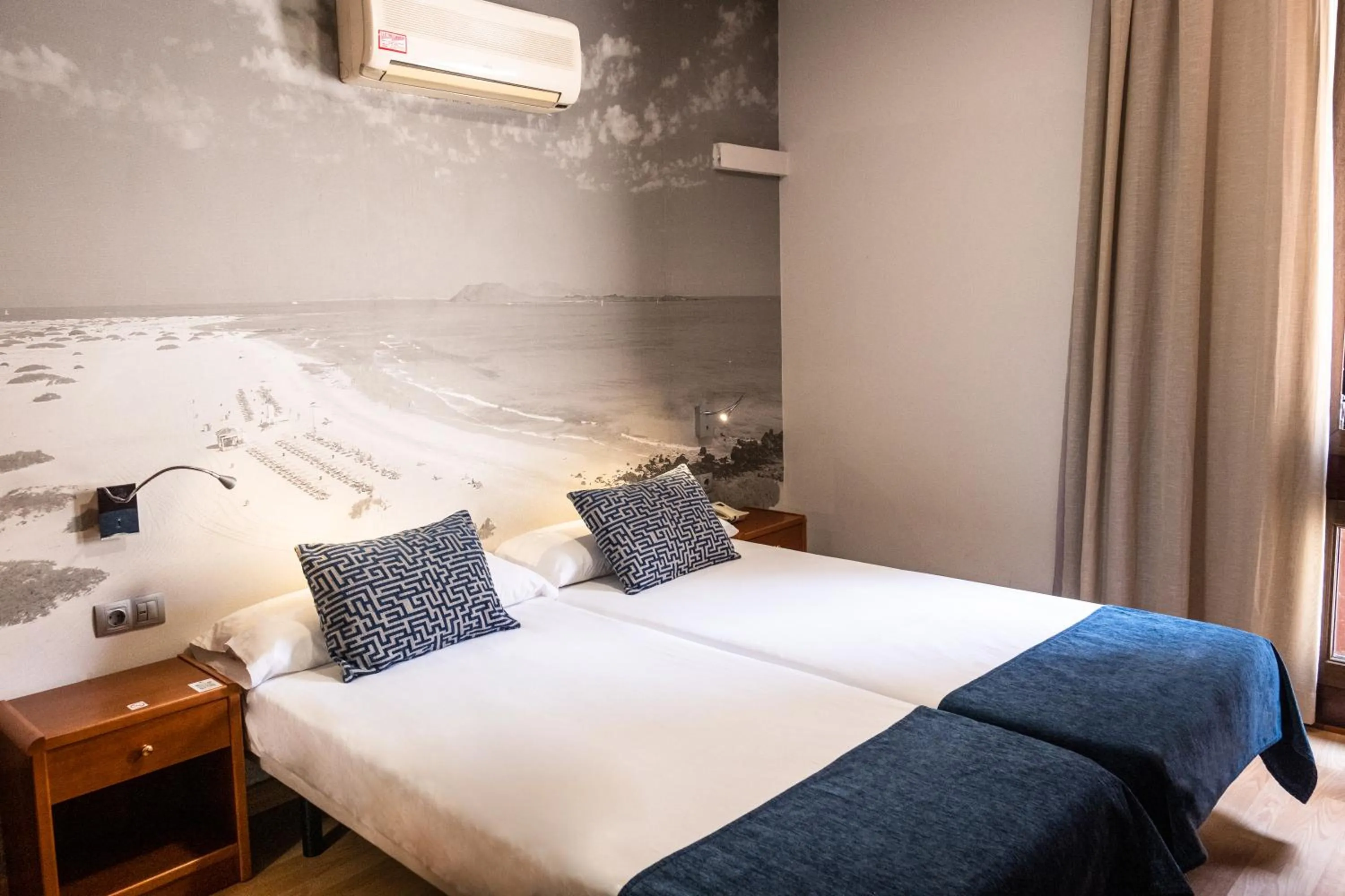 Bed in Hotel Adonis Plaza