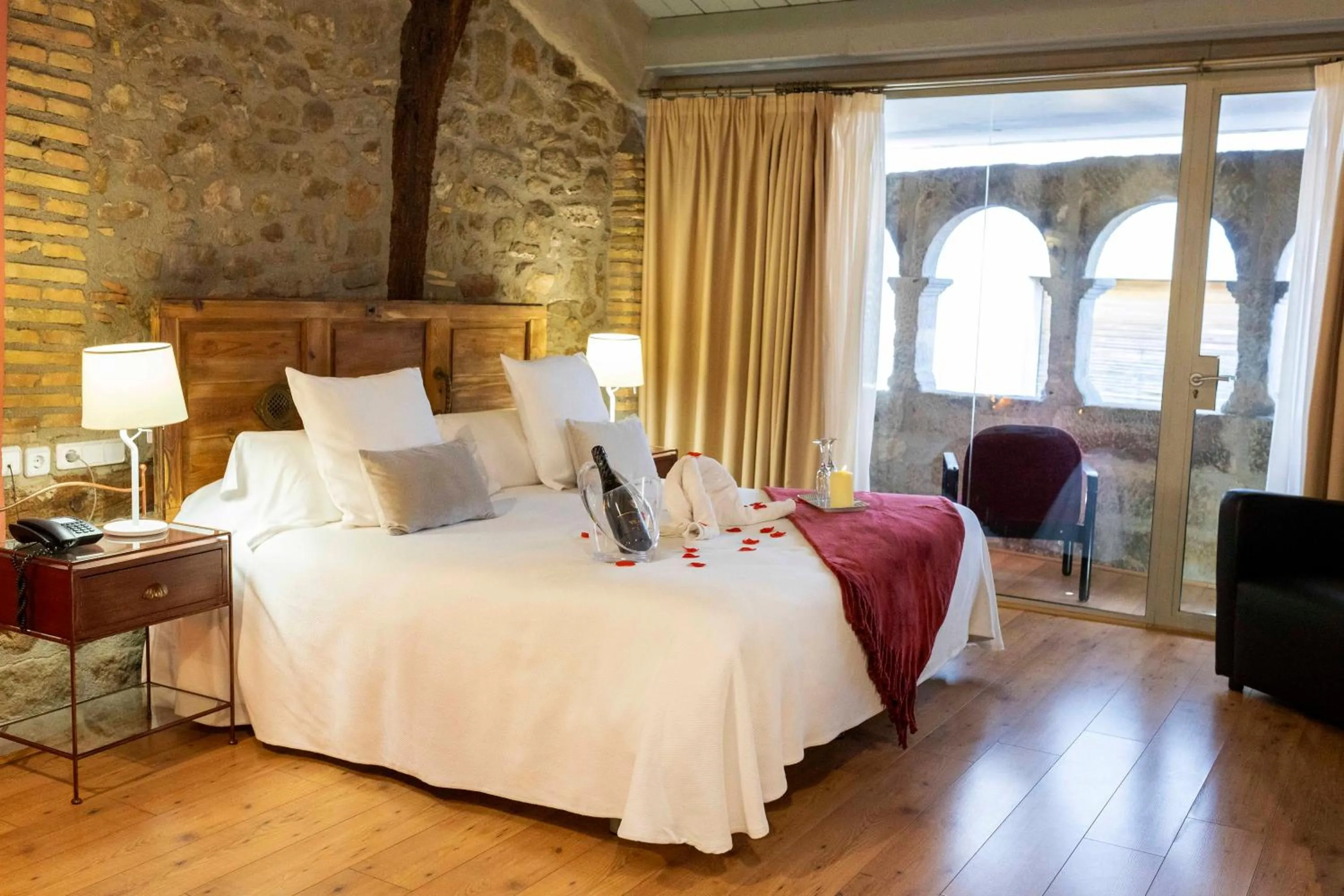 Property building, Bed in Hotel La Freixera