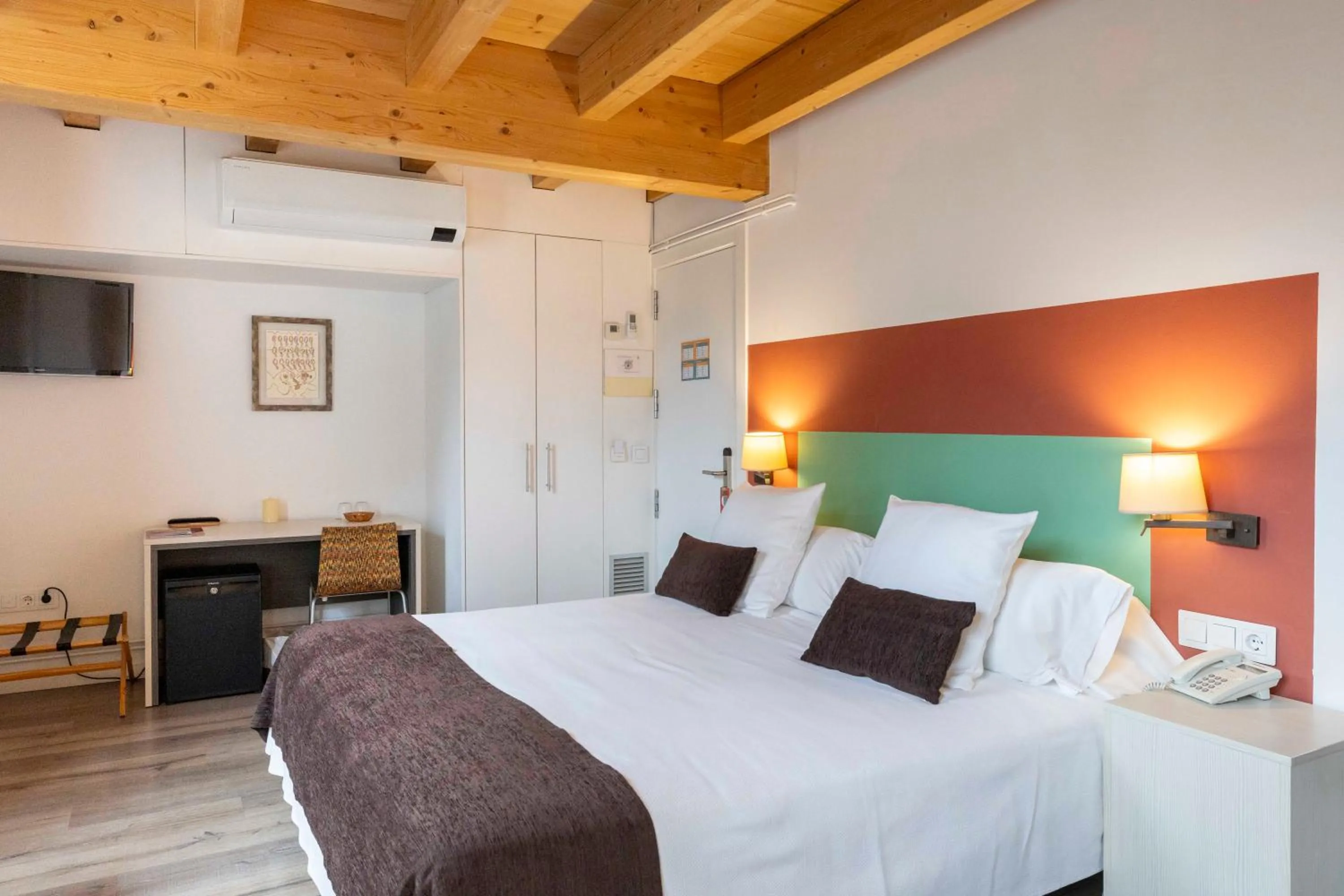 Bedroom, Bed in Hotel La Freixera