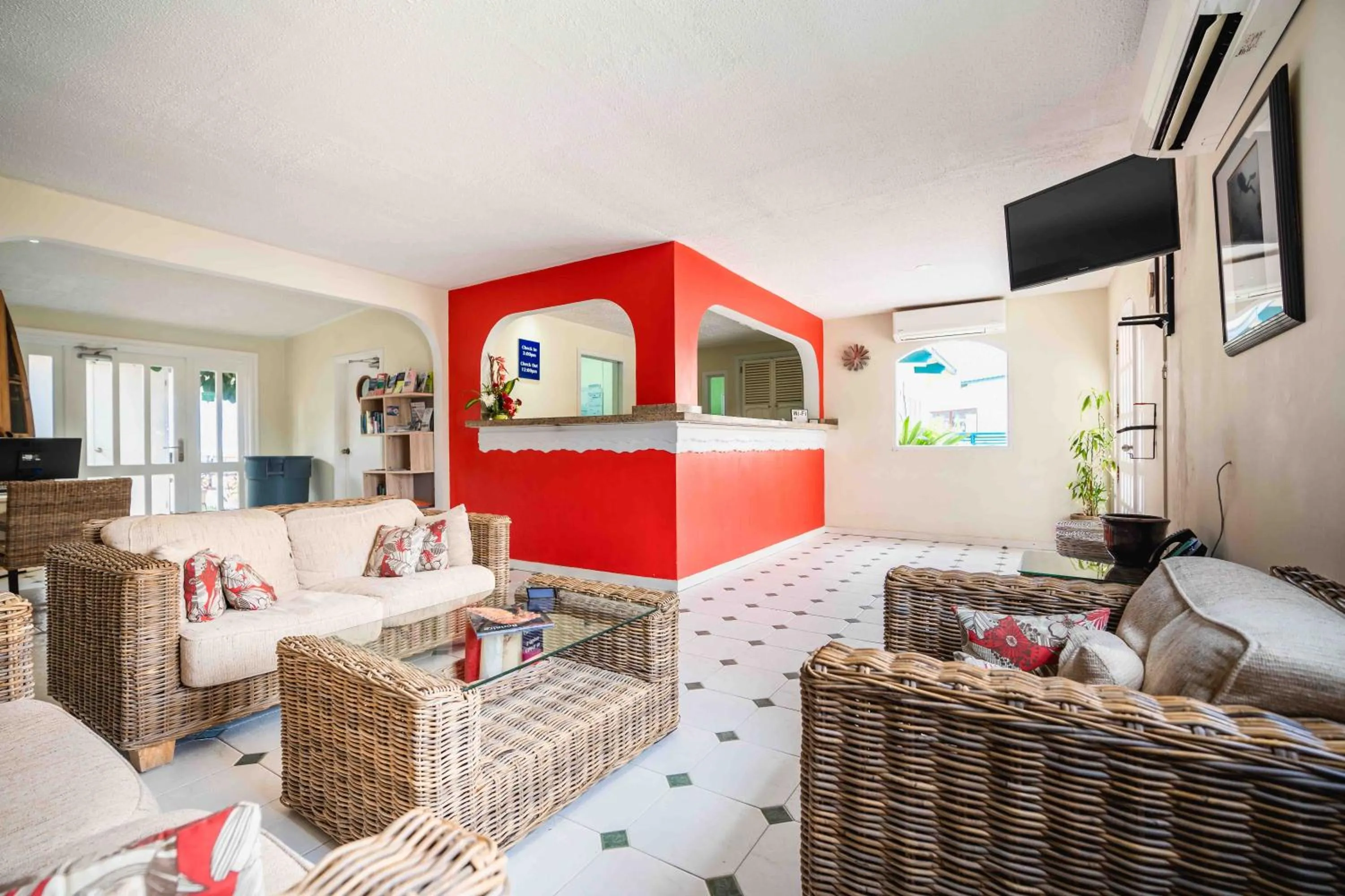 Lobby or reception in Captain Don's Habitat