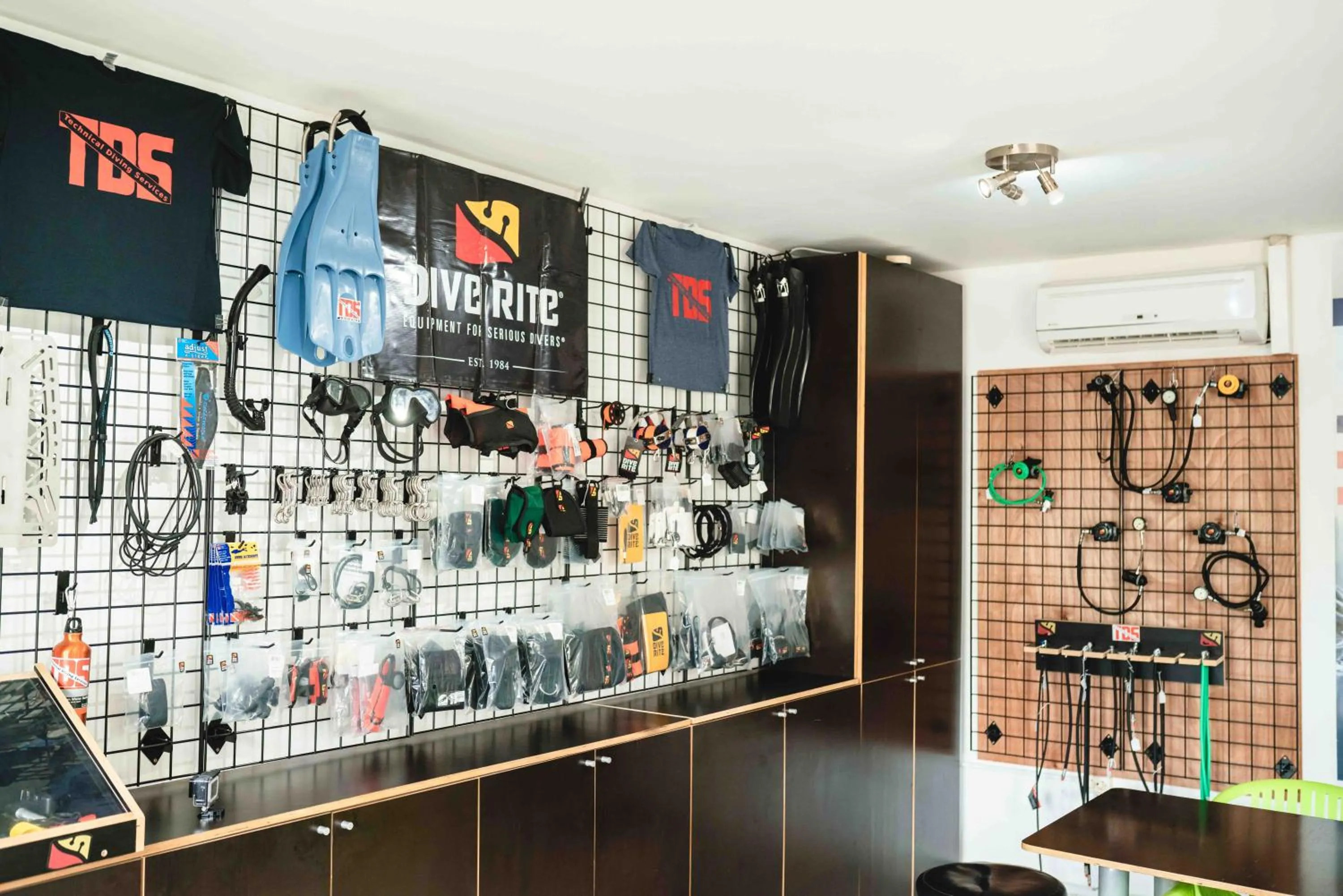 Diving in Captain Don's Habitat