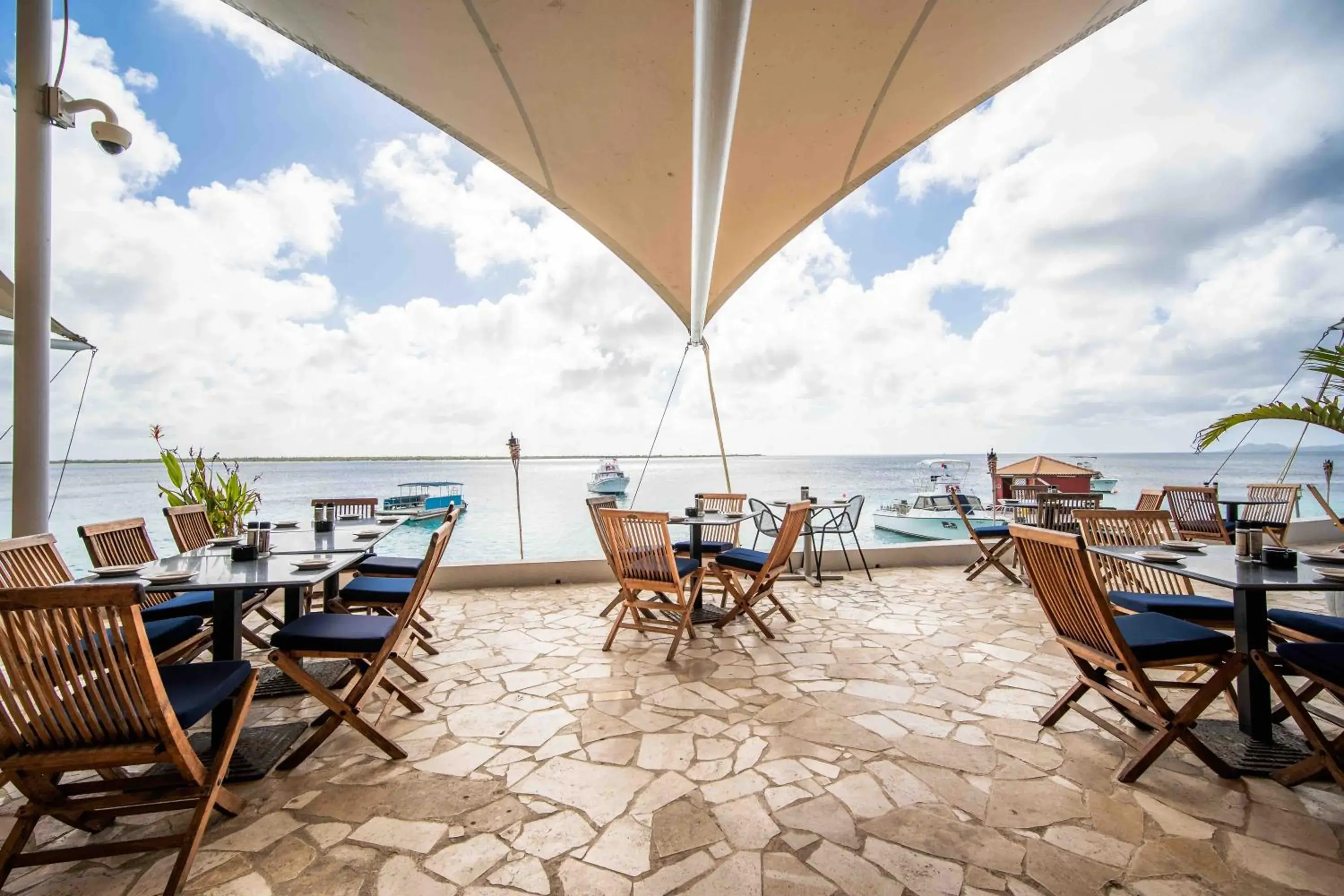 Restaurant/places to eat in Captain Don's Habitat Restaurant/places to eat in Captain Don's Habitat