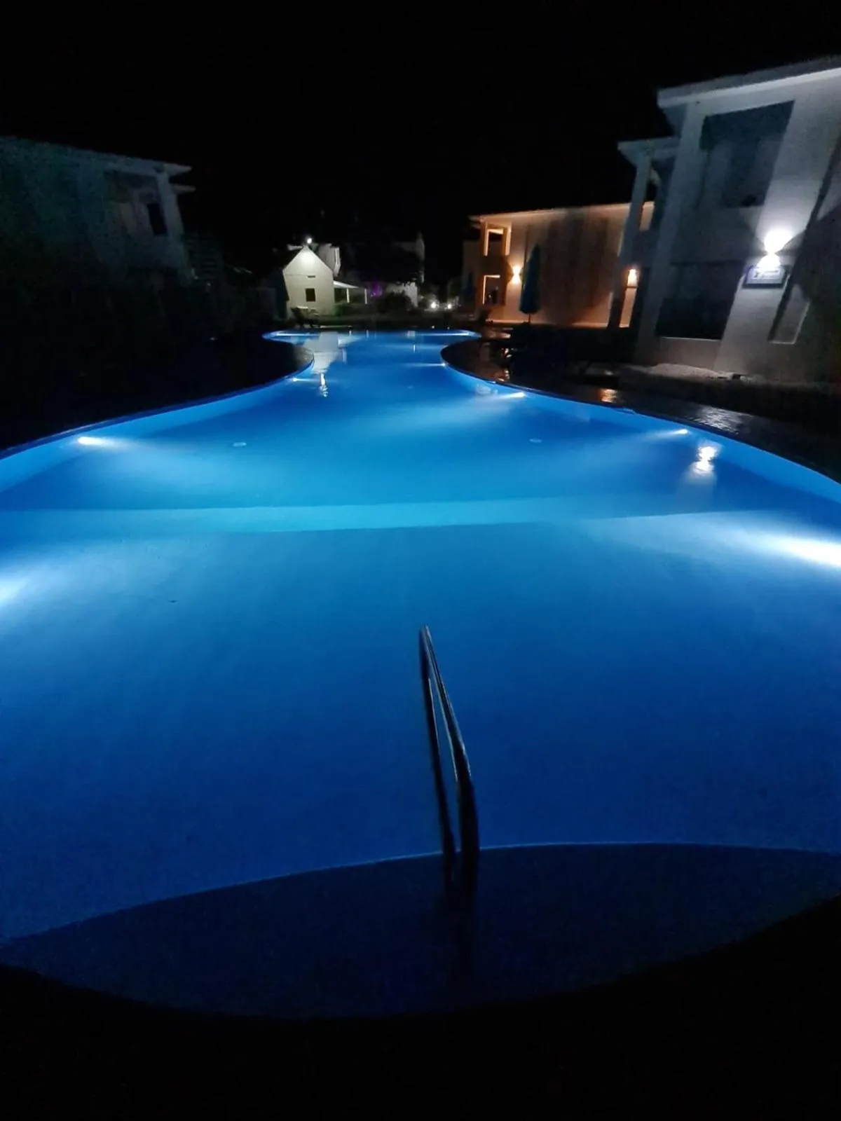 Swimming pool in Captain Don's Habitat