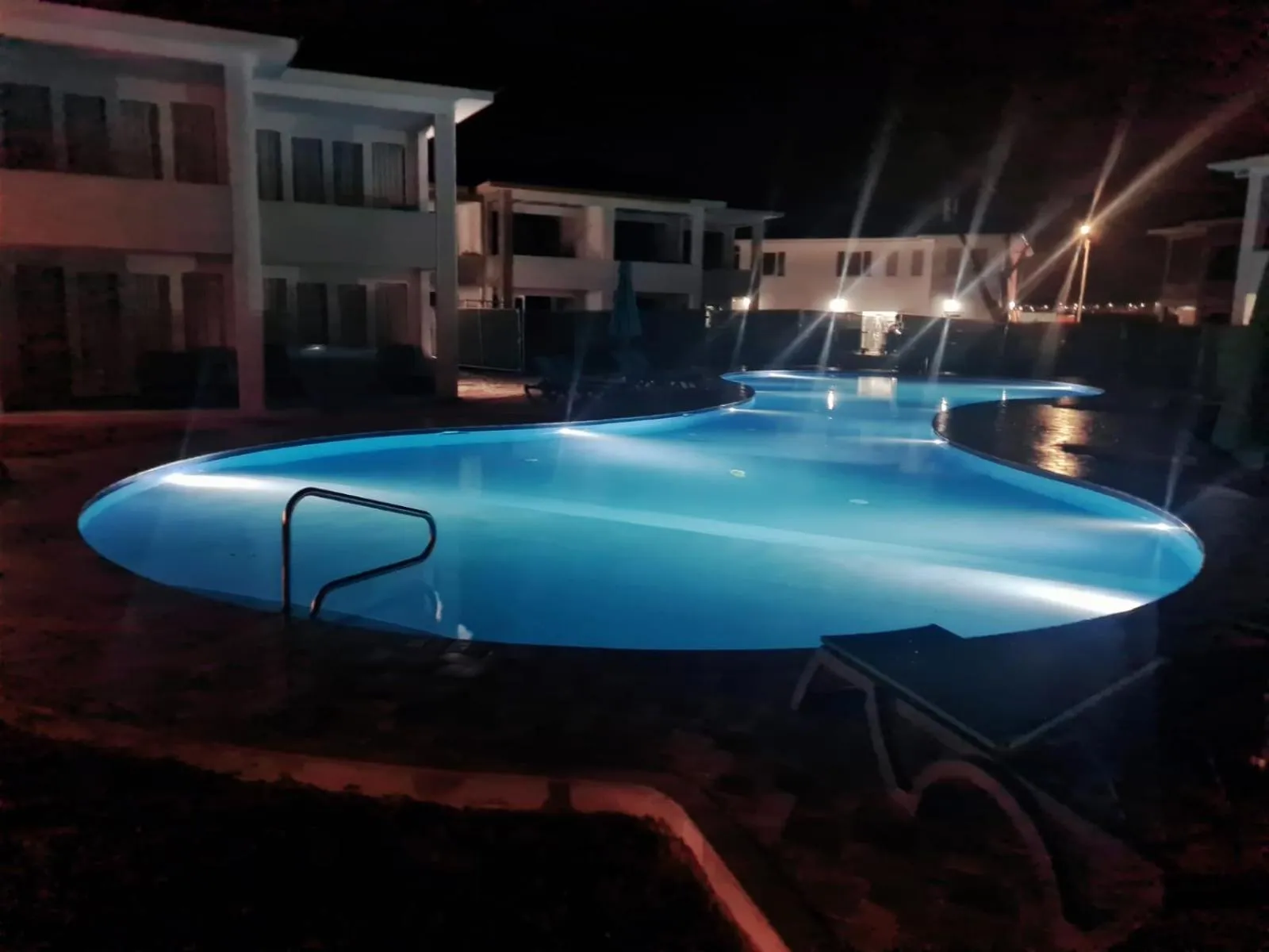 Swimming pool in Captain Don's Habitat