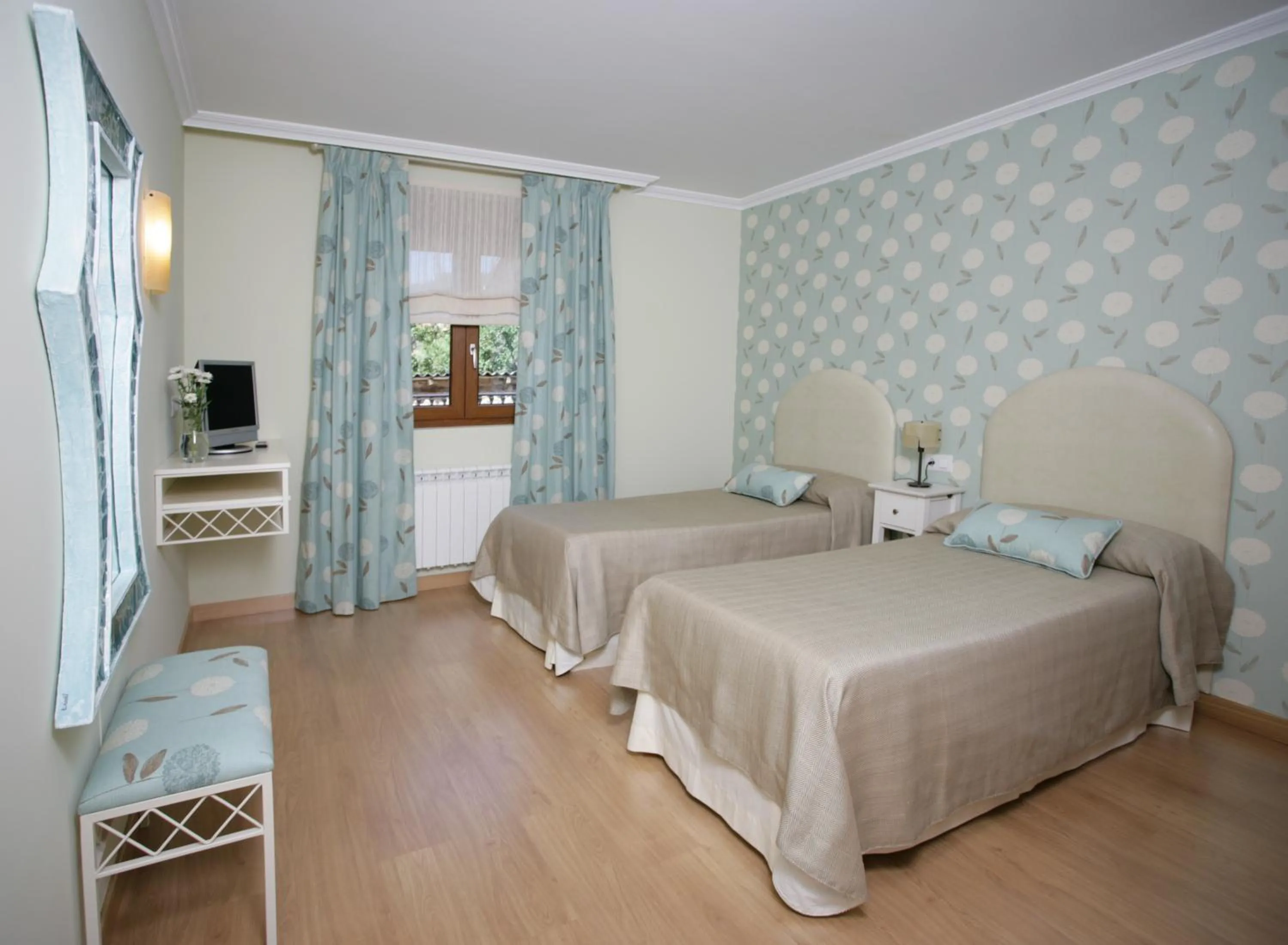 Photo of the whole room, Bed in Posada El Corcal de Liébana