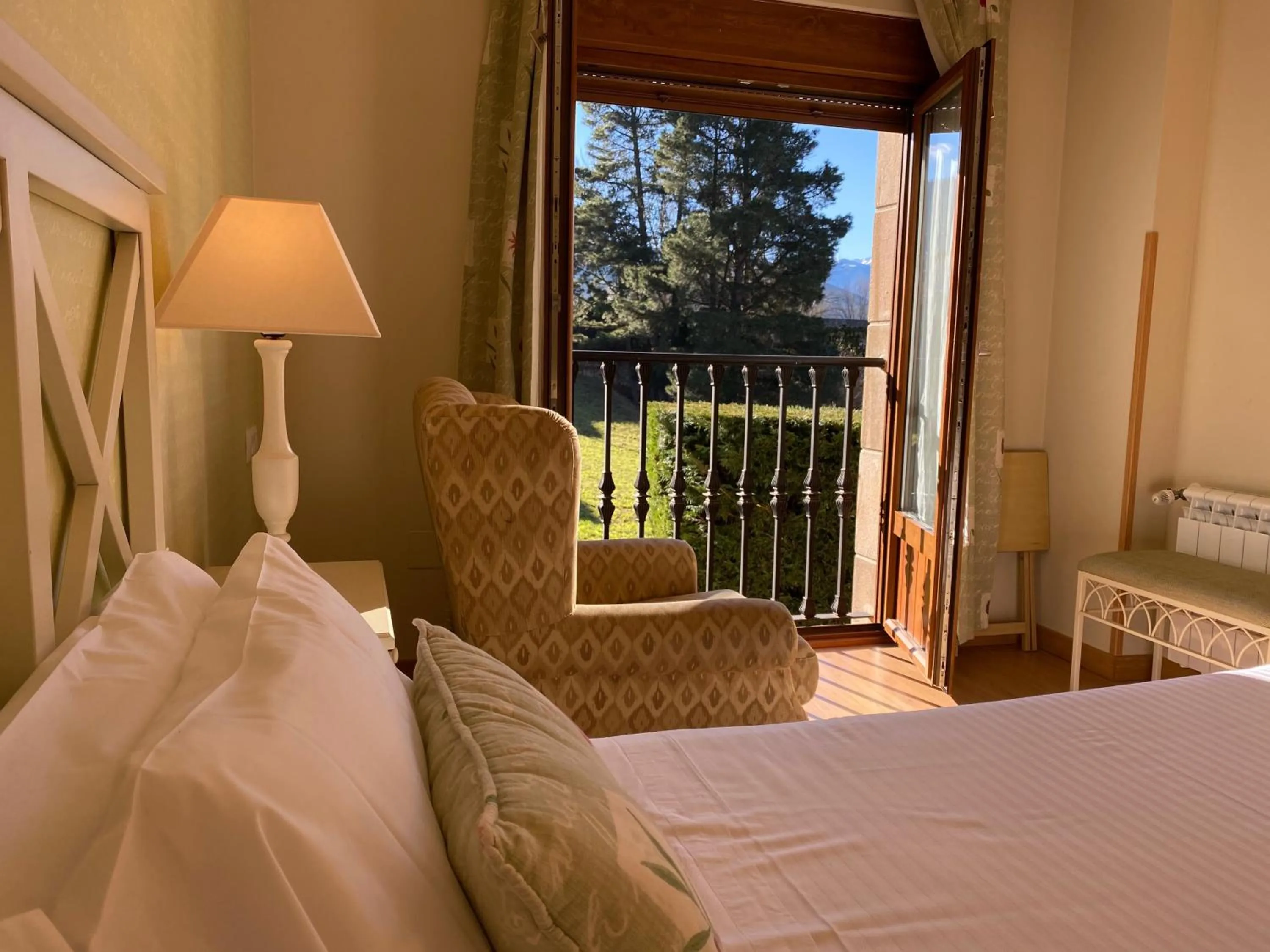 View (from property/room), Bed in Posada El Corcal de Liébana