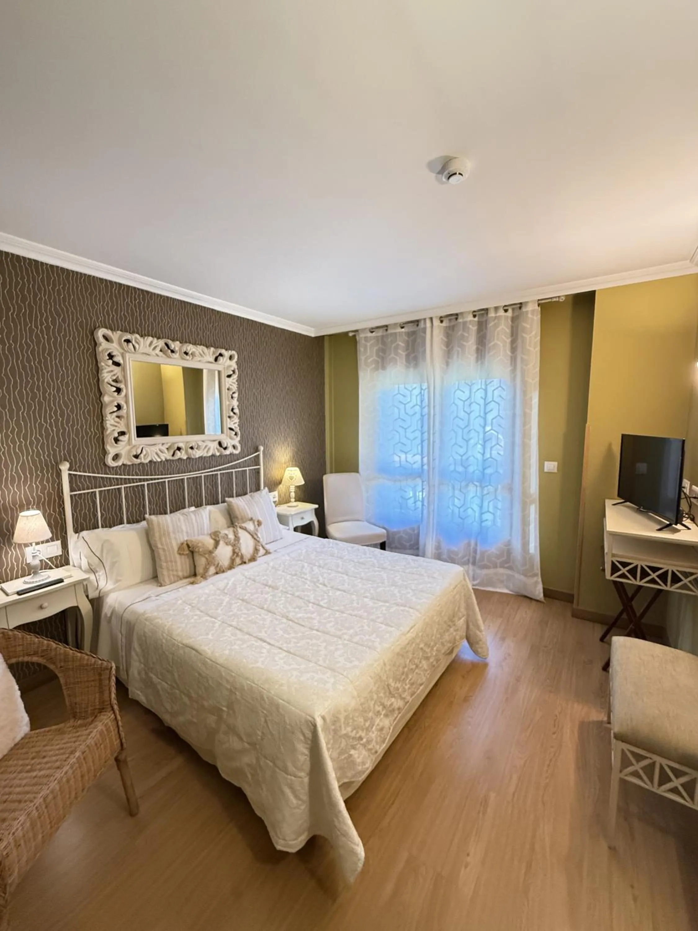 Text overlay, Bed in Posada El Corcal de Liébana