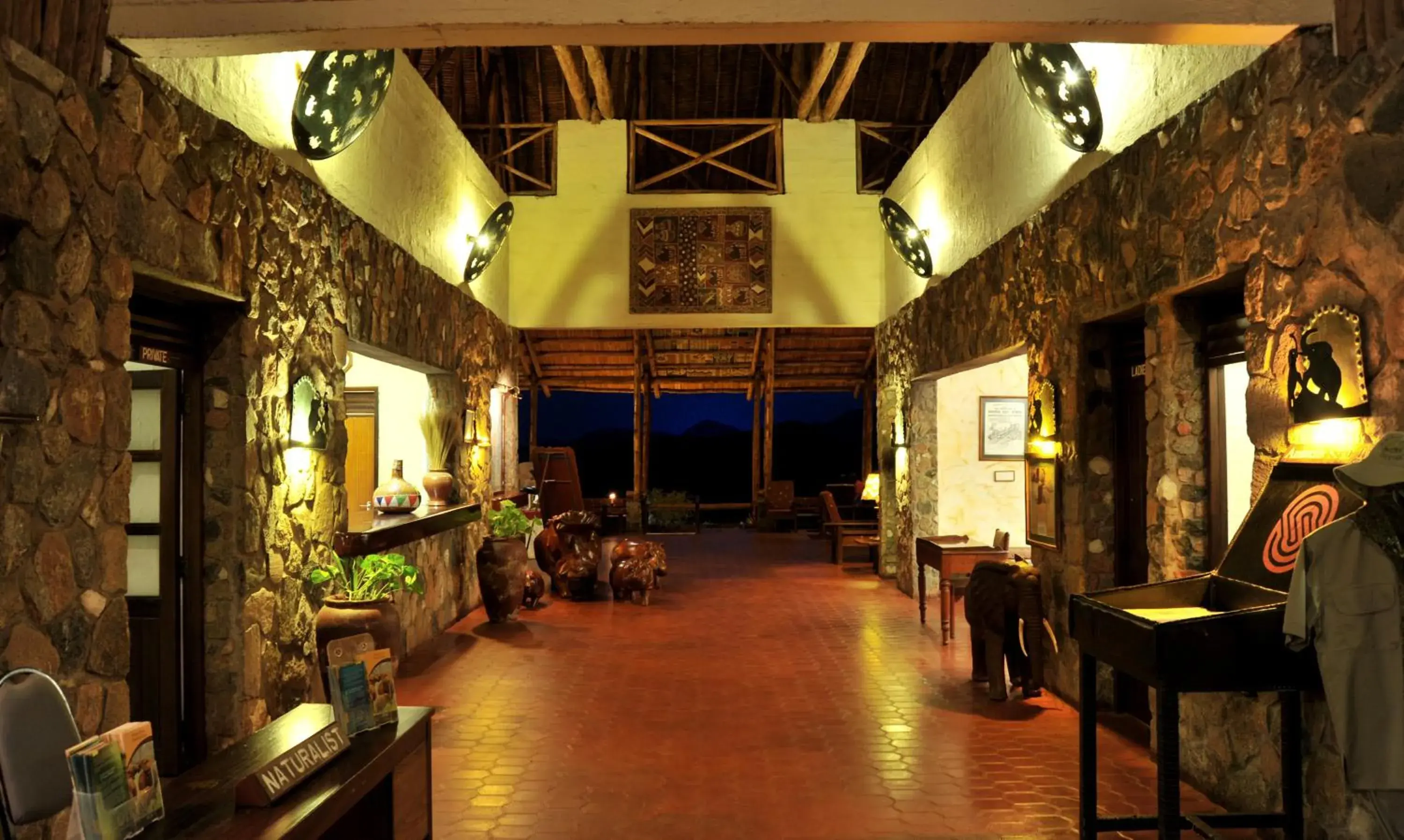 Lounge or bar in Kilaguni Serena Safari Lodge Lounge or bar in Kilaguni Serena Safari Lodge