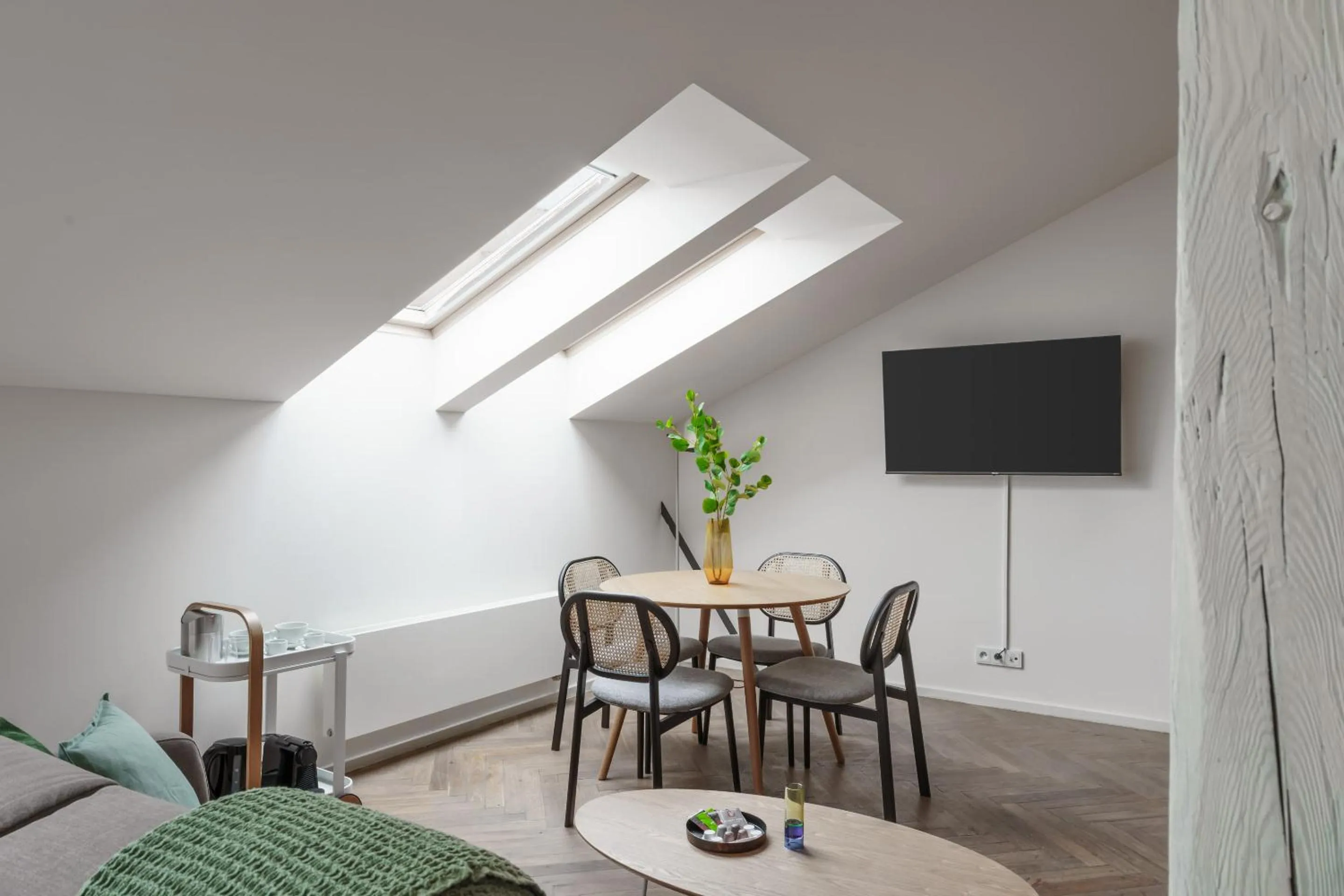 TV and multimedia in Limehome Prague Halkova