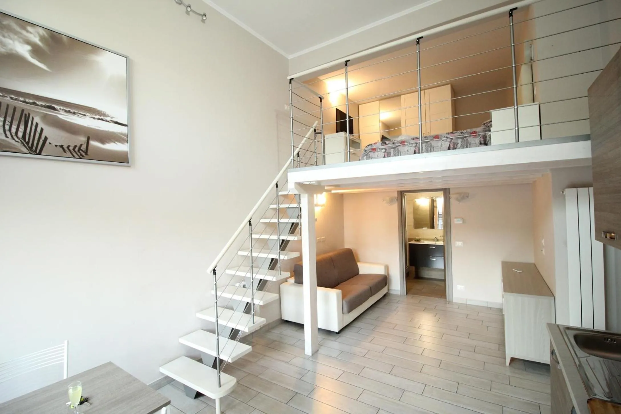 Studio Apartment - Split Level in Modern Loft Apartment