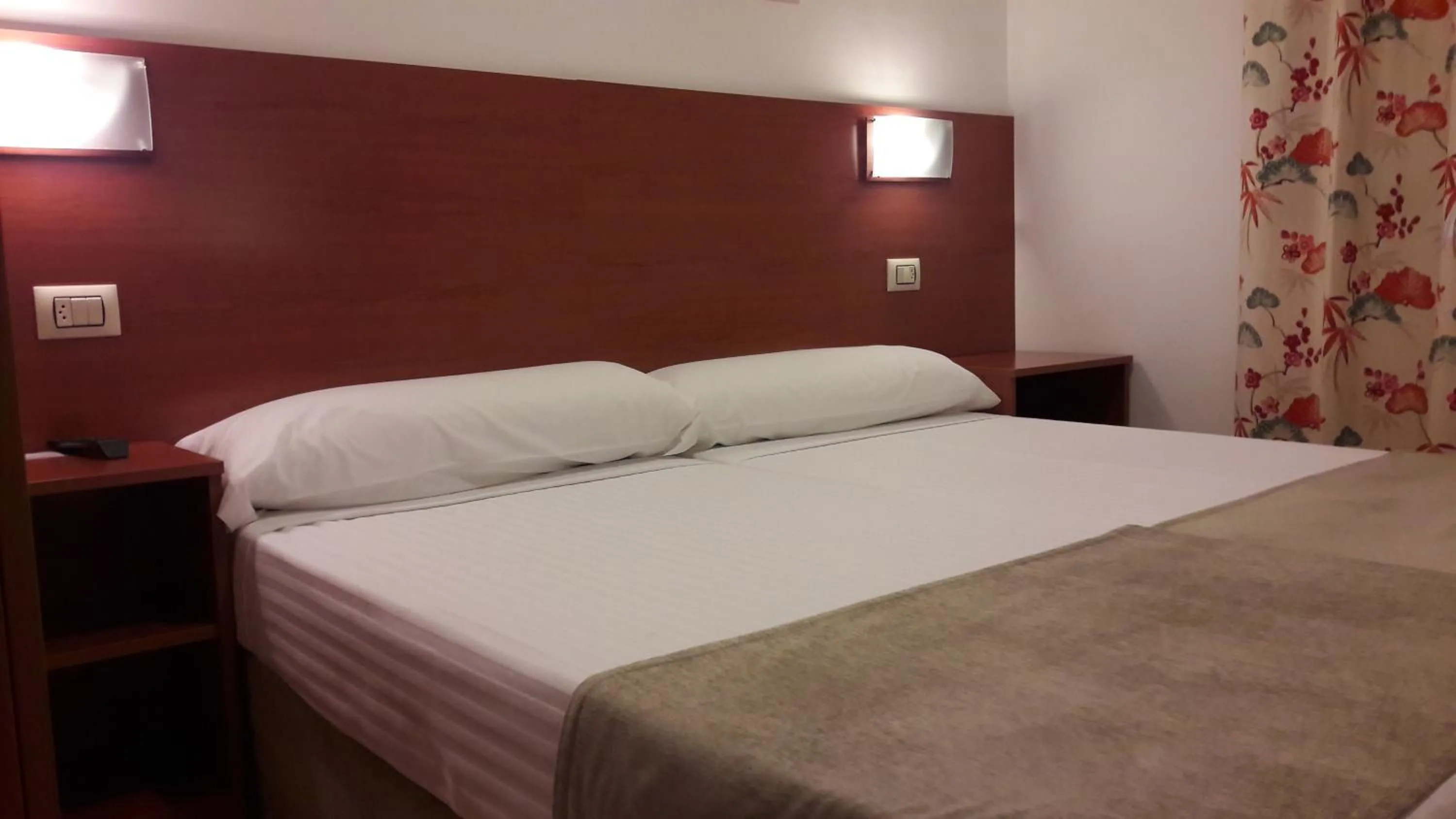 Bedroom, Bed in Hotel Torres Touriño