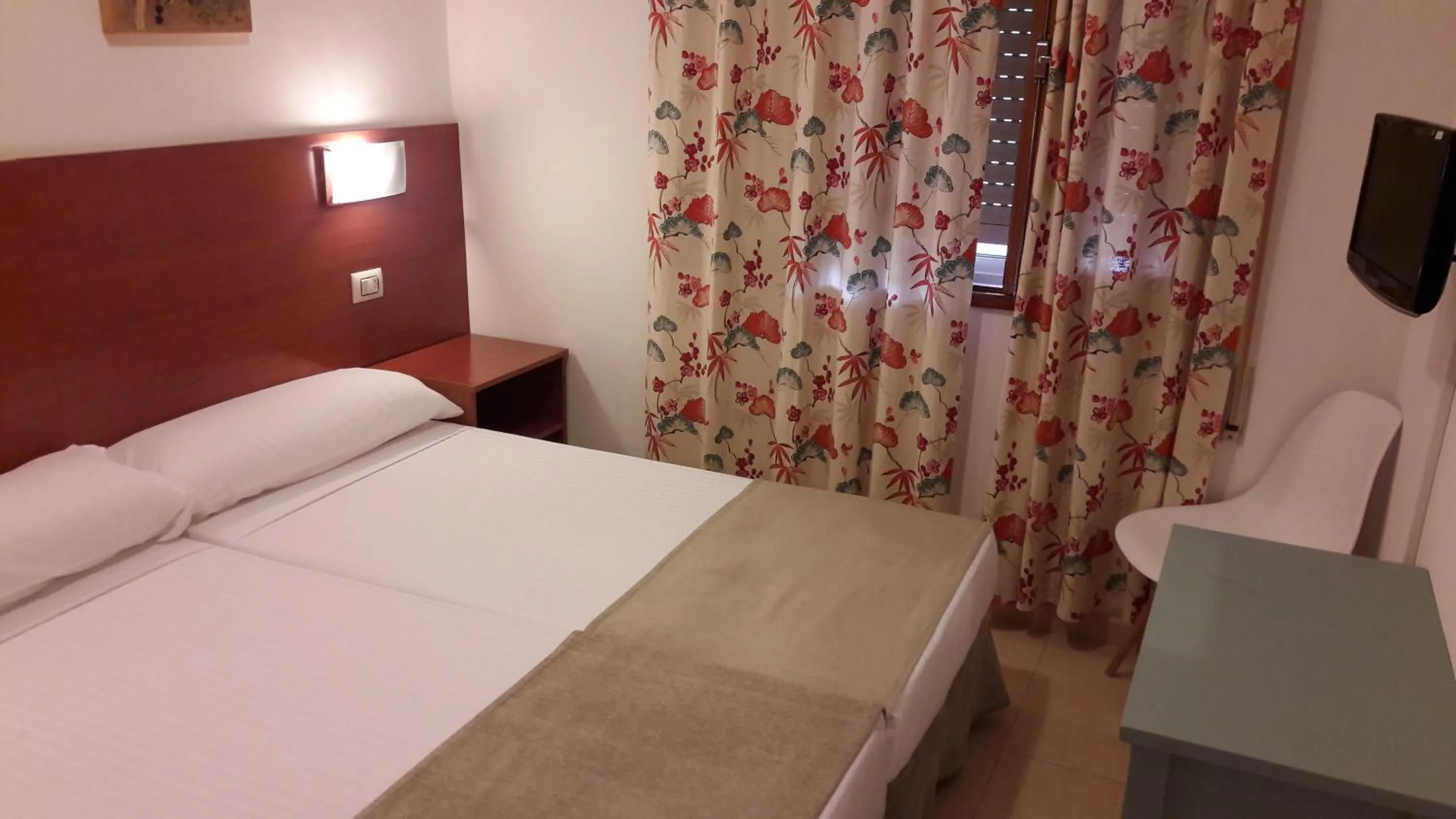 Bedroom, Bed in Hotel Torres Touriño