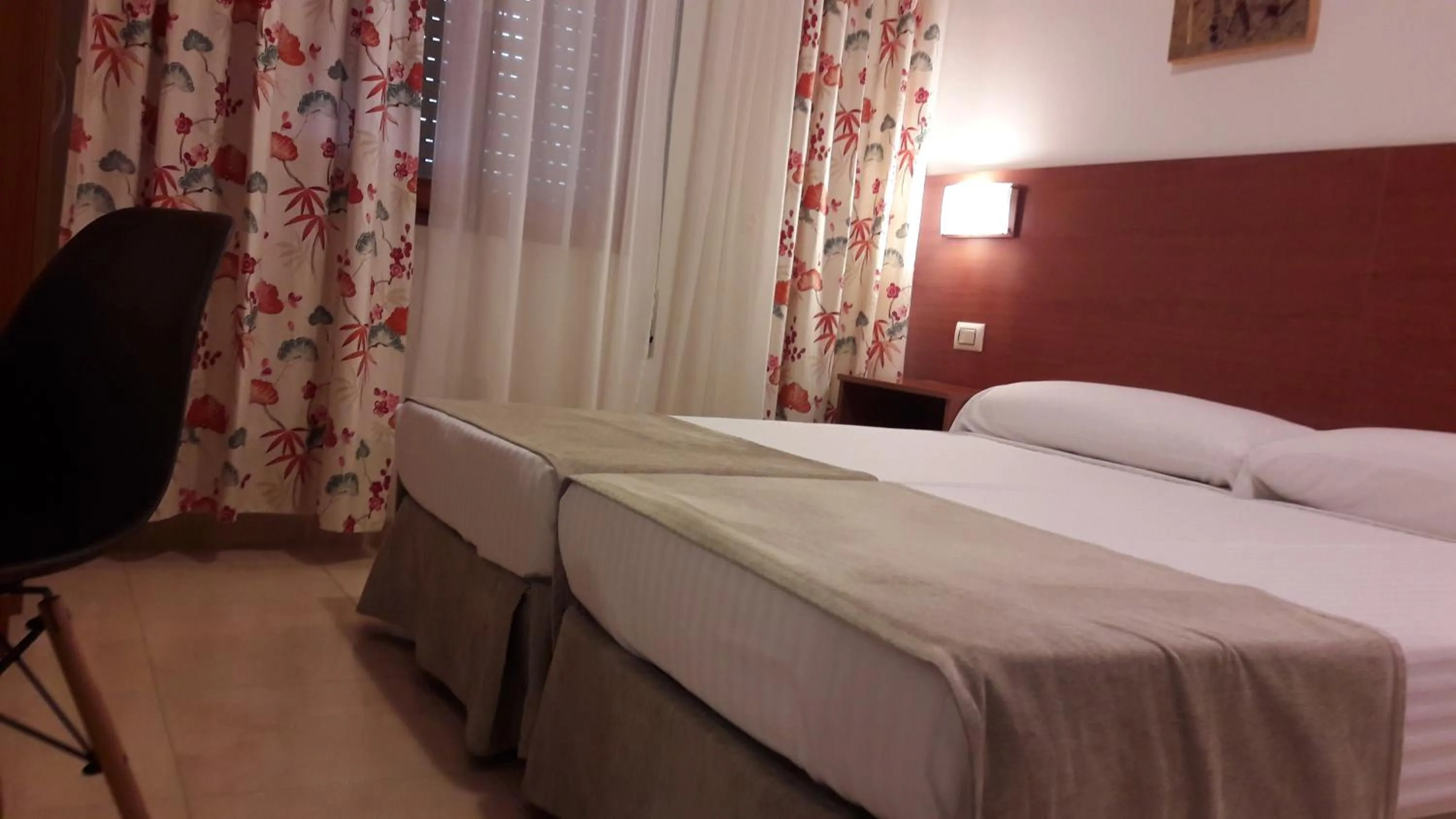 Bedroom, Bed in Hotel Torres Touriño