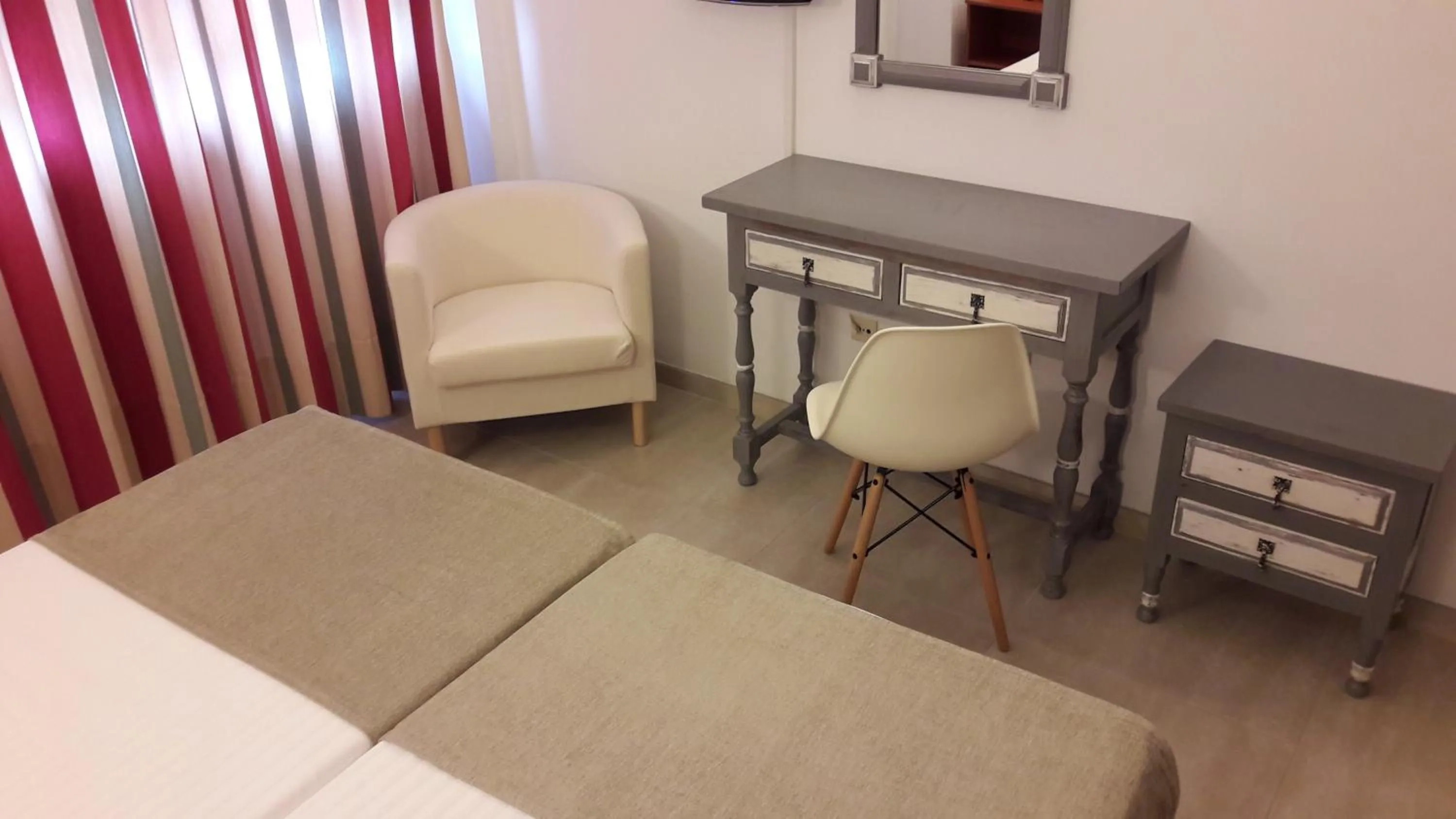 Photo of the whole room in Hotel Torres Touriño