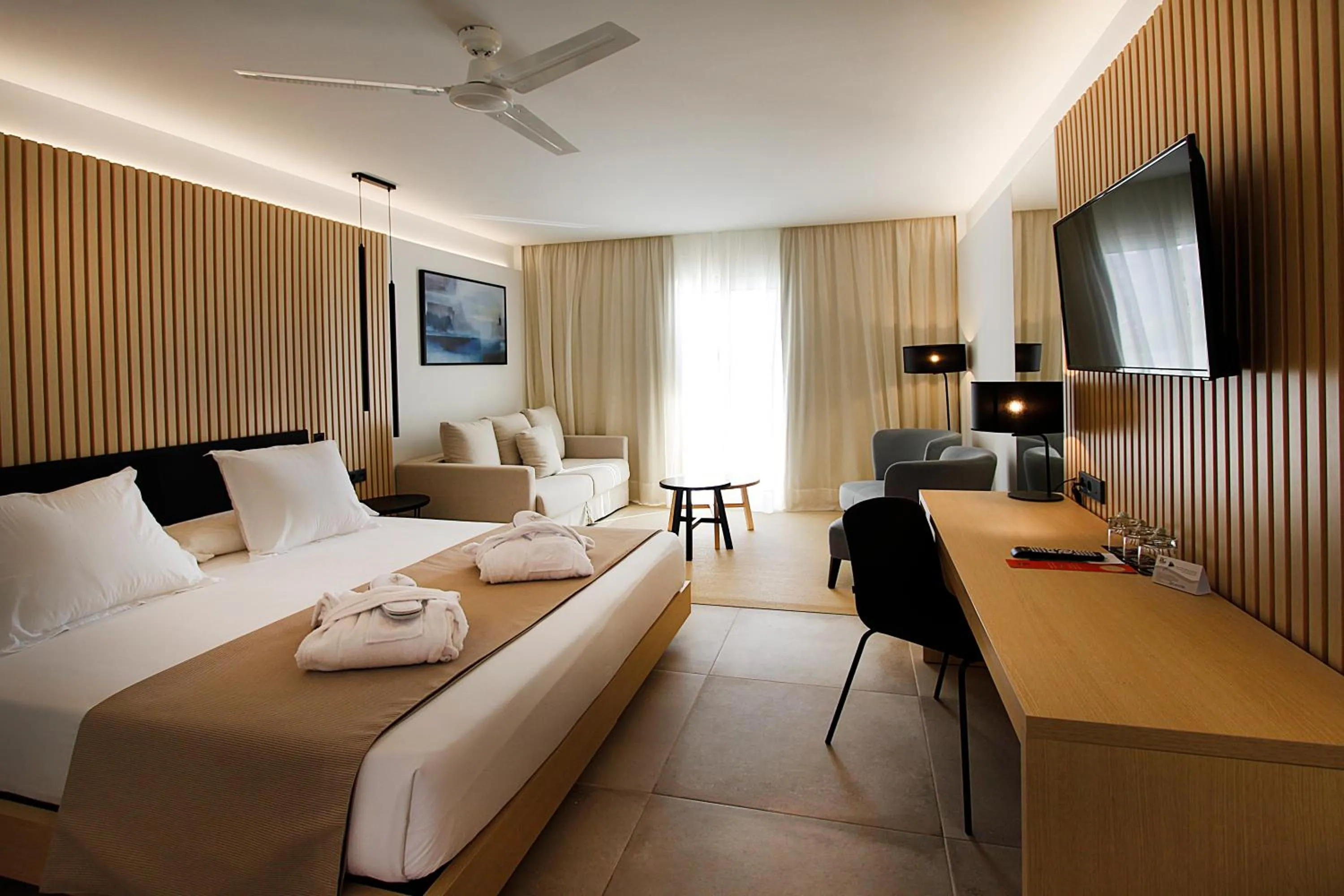 Photo of the whole room, Bed in BG Caballero