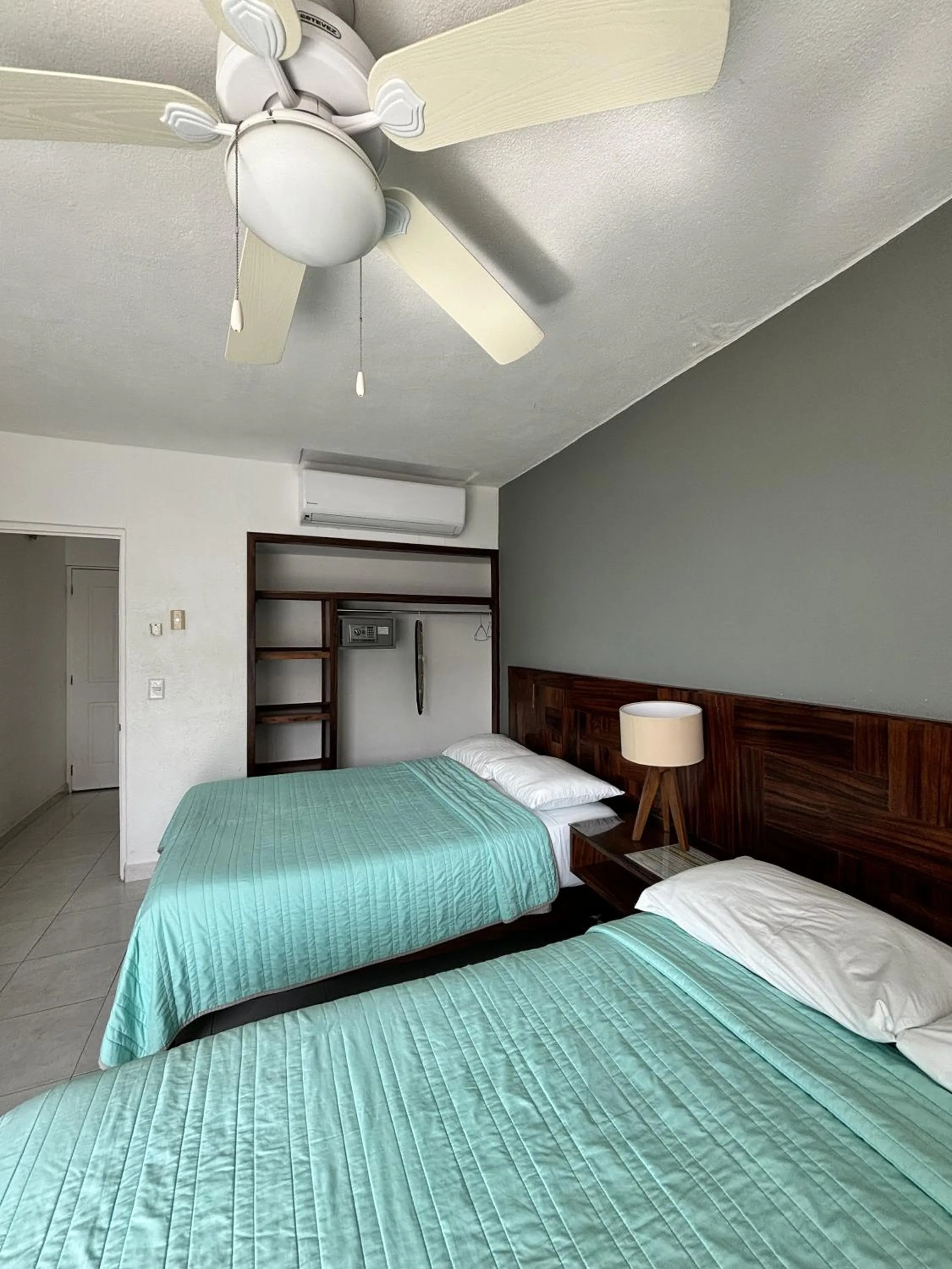 Bed in ENNA INN IXTAPA HABITACIóN VISTA AL MAR