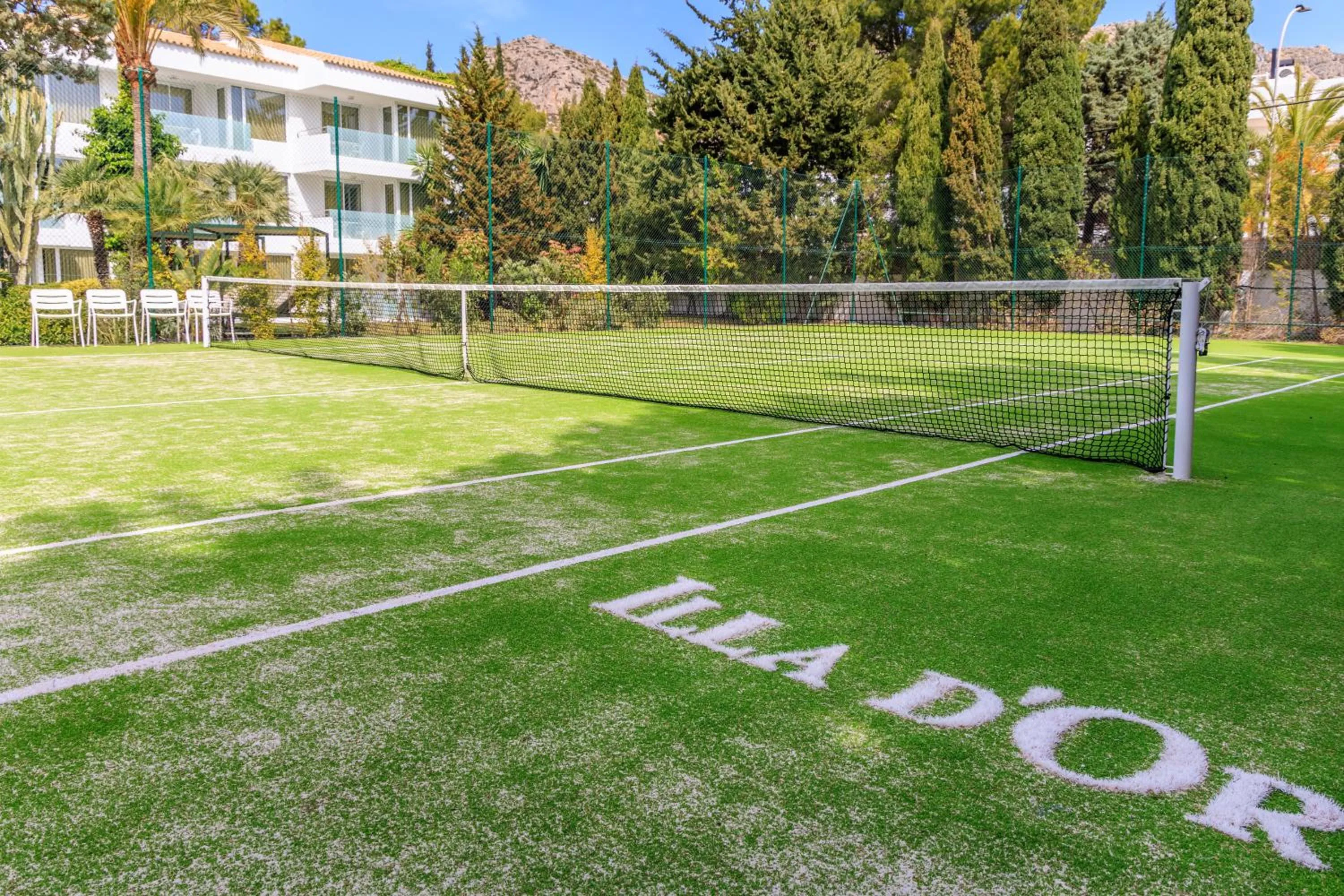 Tennis court in Hotel Illa d'Or & Club Apts 4* Sup