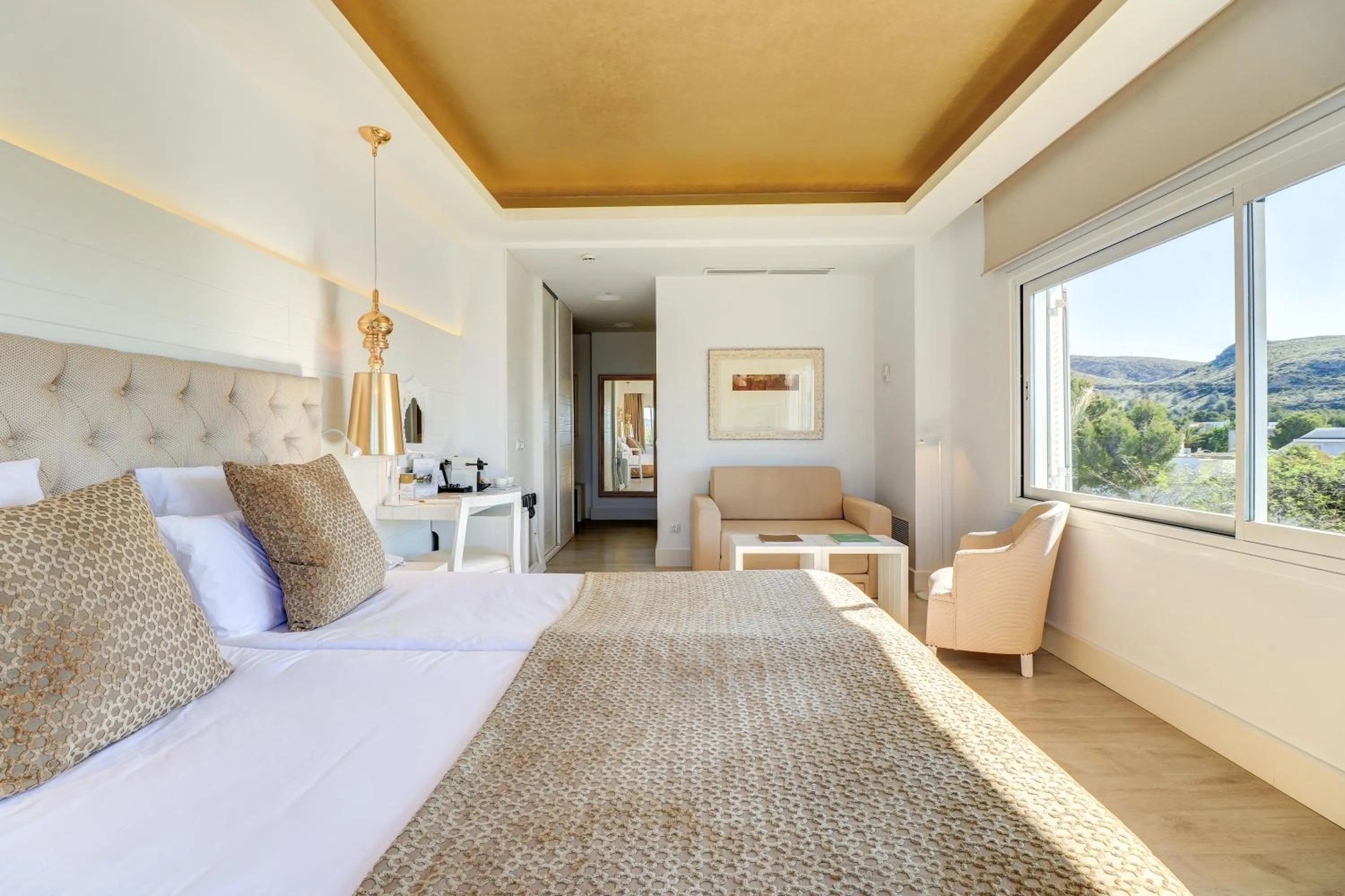 Photo of the whole room, Bed in Hotel Illa d'Or & Club Apts 4* Sup