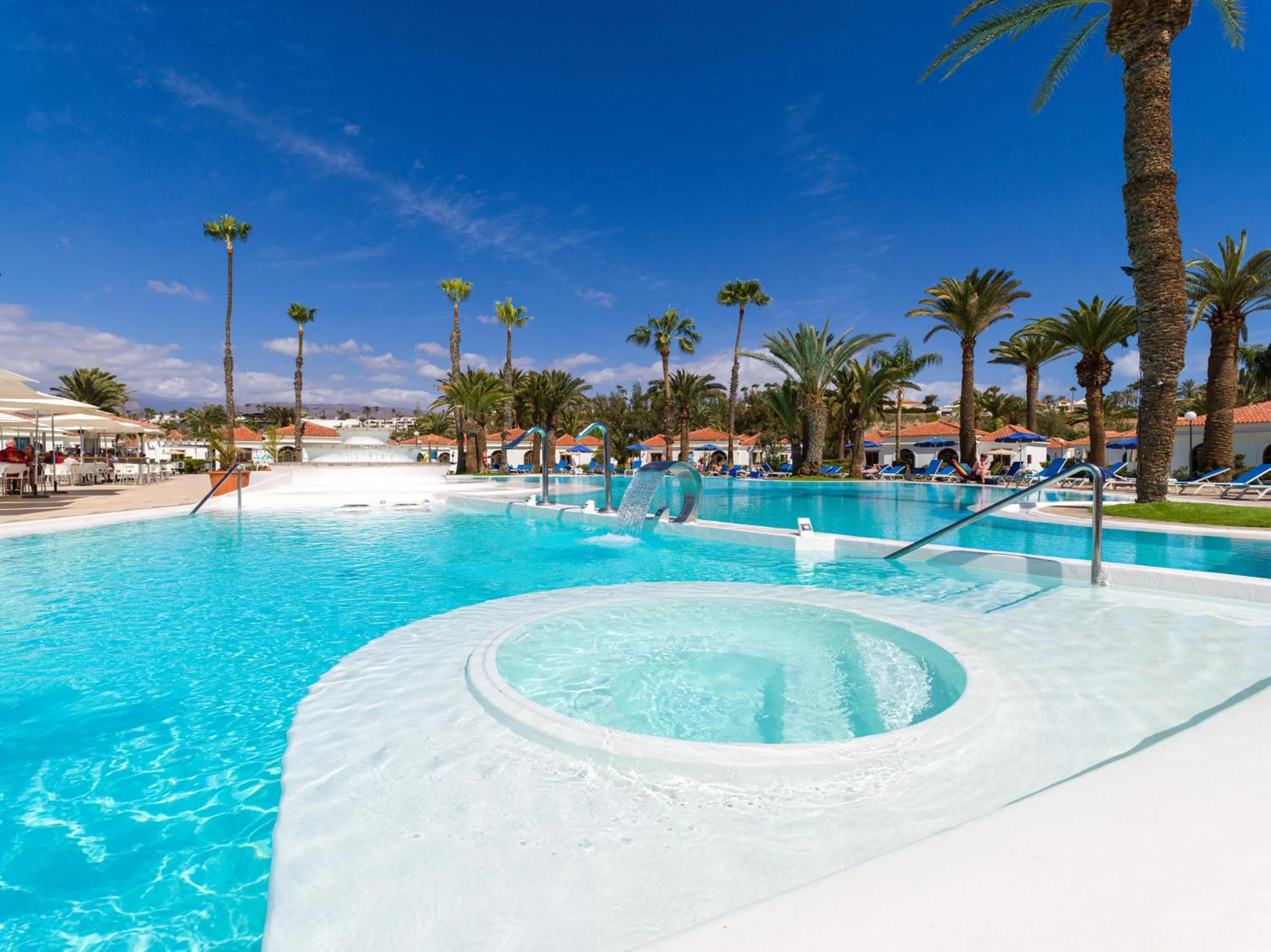 Swimming pool in eó Suite Hotel Jardin Dorado