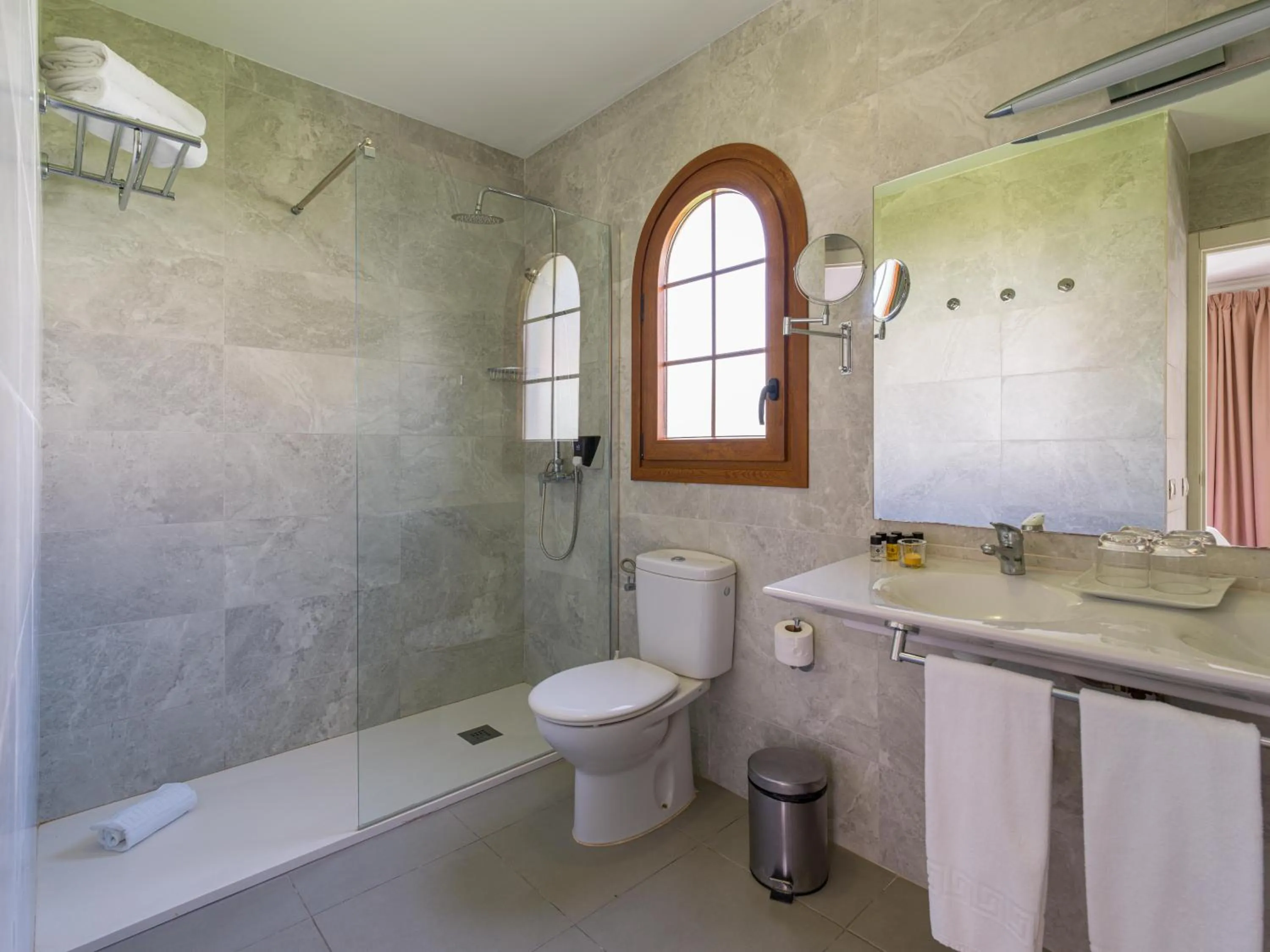 Bathroom in eó Suite Hotel Jardin Dorado